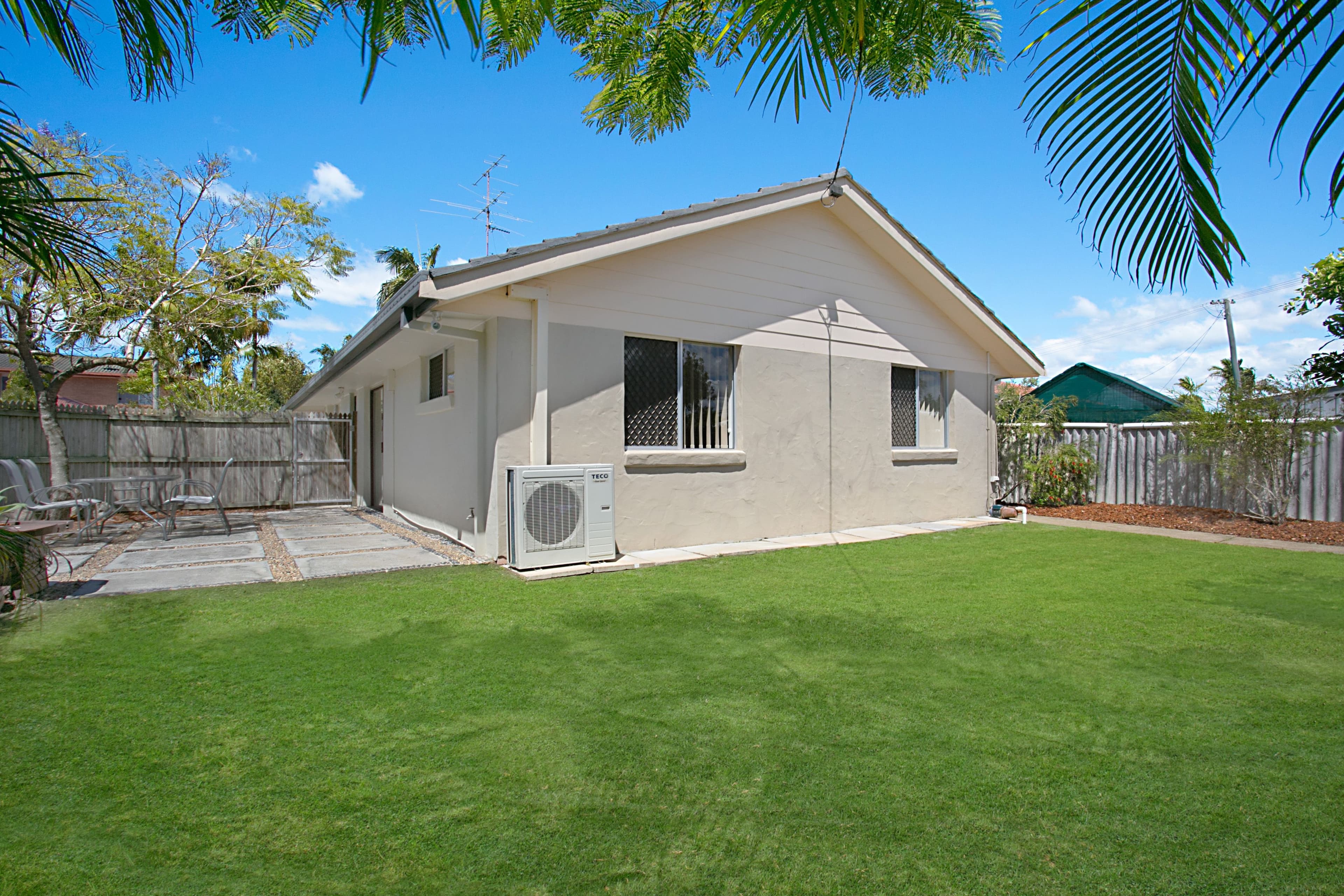 4 Logan Avenue, Miami QLD 4220, Miami - Thumbnail 3