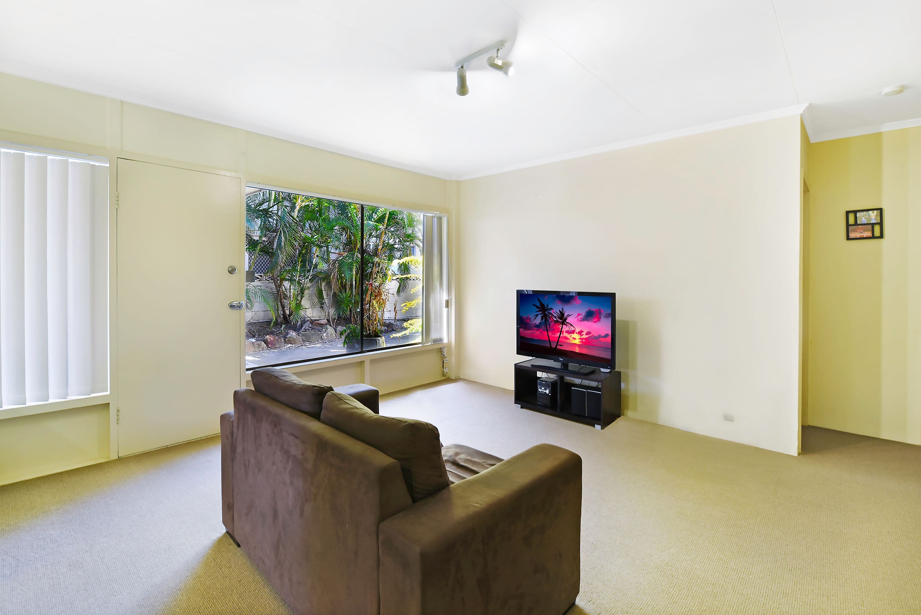 12 Weemala Street, Chevron Island QLD 4217, Chevron Island - Thumbnail 4