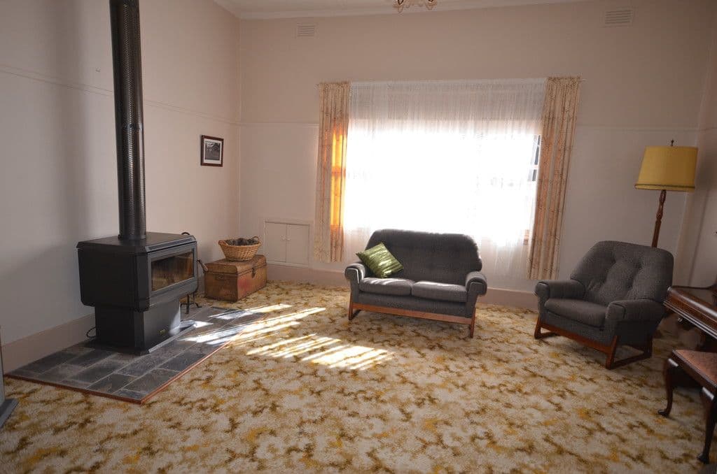 47 Gillespie Street, Linton VIC 3360, Linton - Thumbnail 2