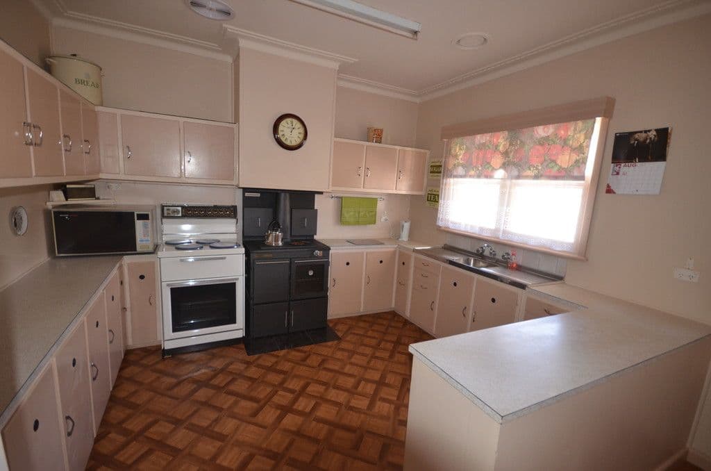 47 Gillespie Street, Linton VIC 3360, Linton - Thumbnail 3