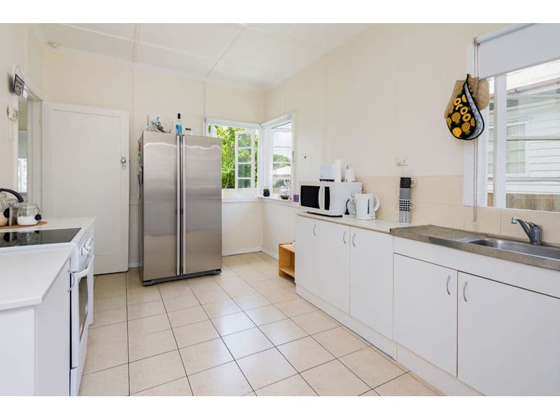 26 Rowton Street, Holland Park QLD 4121, Holland Park - Thumbnail 3