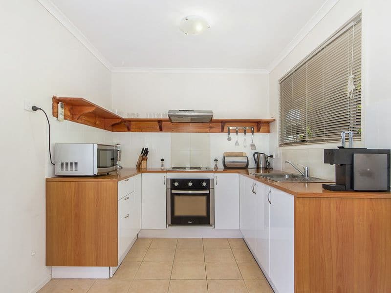 14 Robyn Street, Southport QLD 4215, Southport - Thumbnail 5