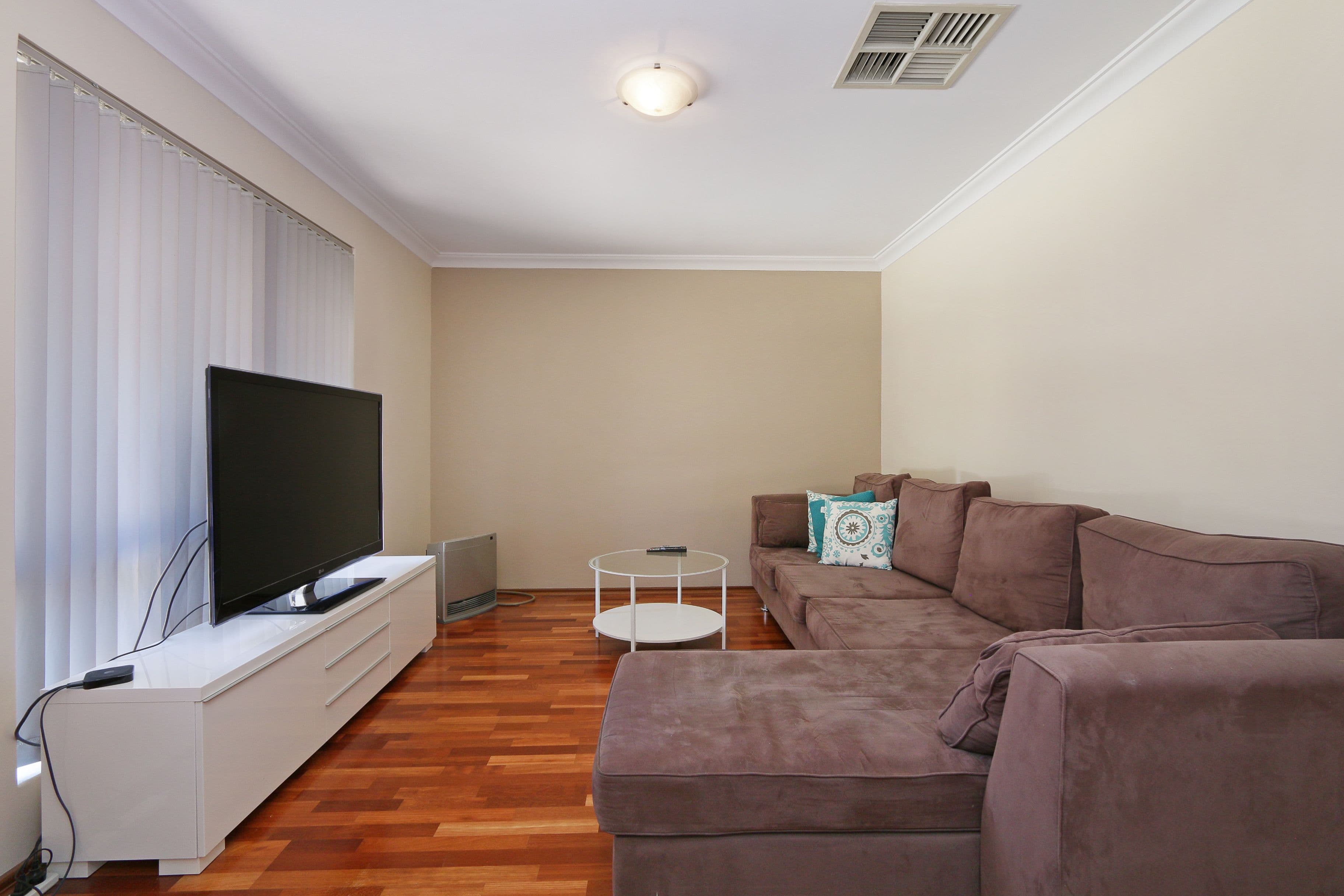15b Anglesey Drive, Kardinya WA 6163, Kardinya - Thumbnail 4
