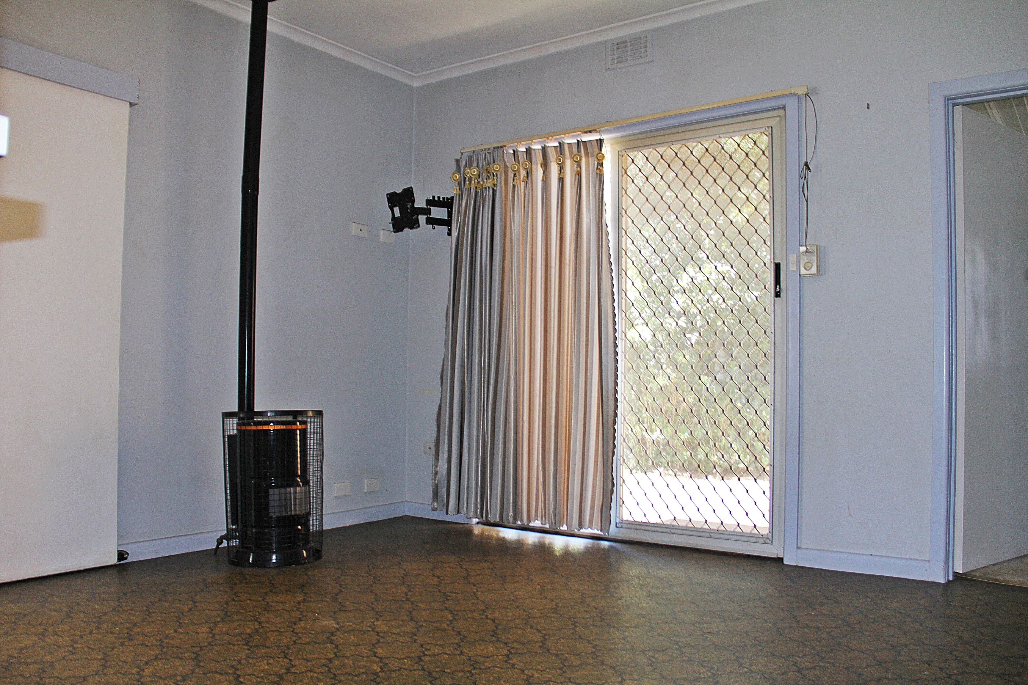 12 Suffolk Street, Reservoir VIC 3073, Reservoir - Thumbnail 4
