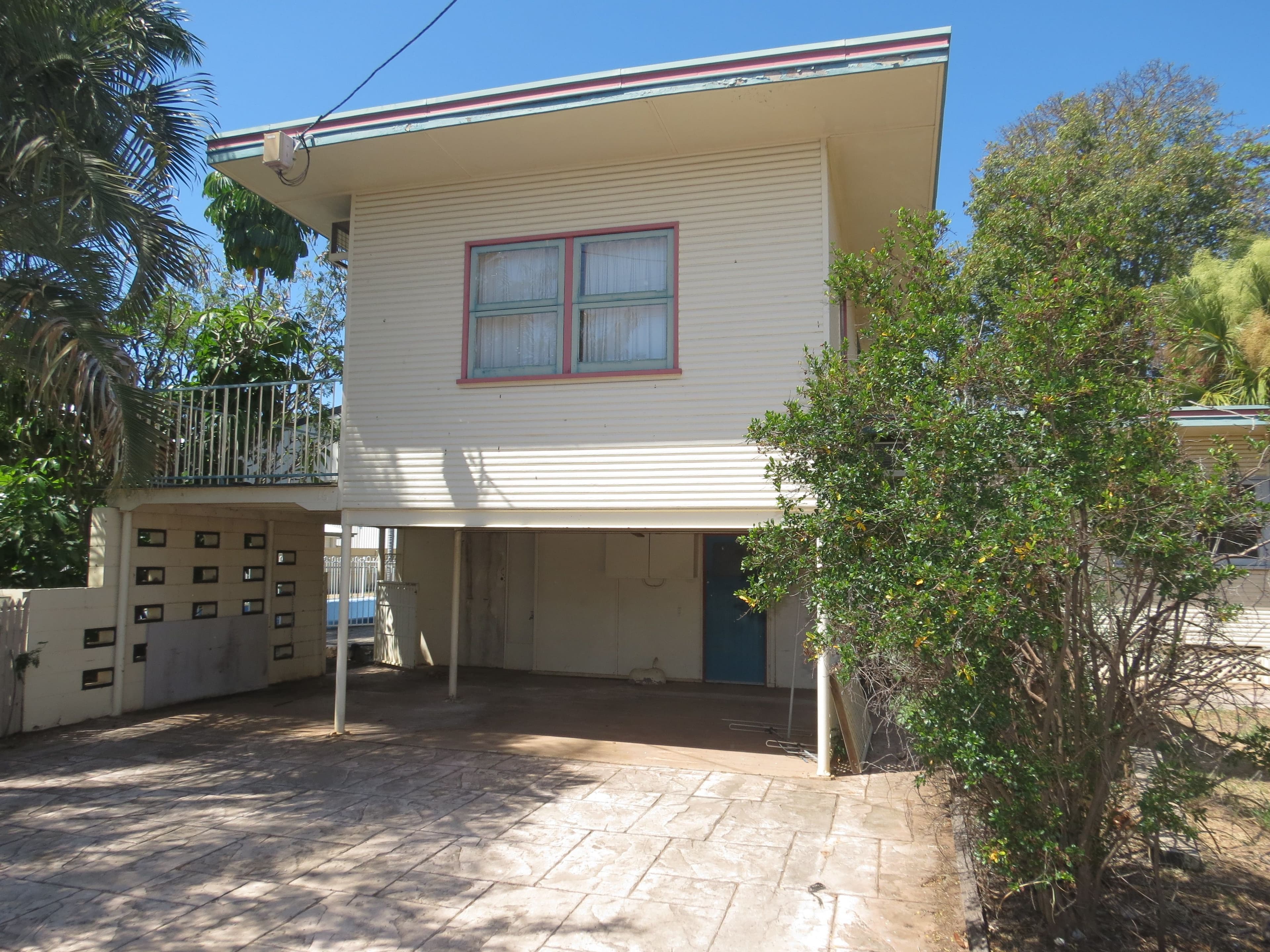16 Theresa Street, Emerald QLD 4720, Emerald - Thumbnail 2