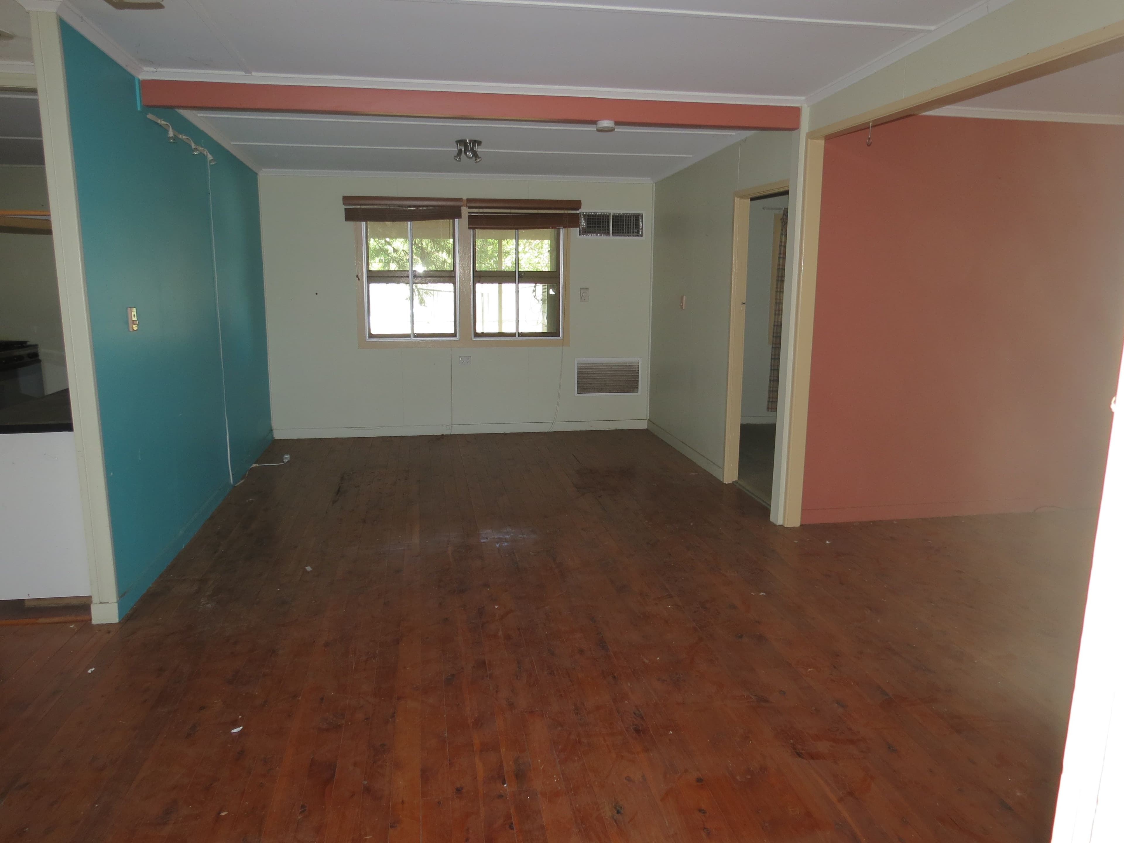 16 Theresa Street, Emerald QLD 4720, Emerald - Thumbnail 6