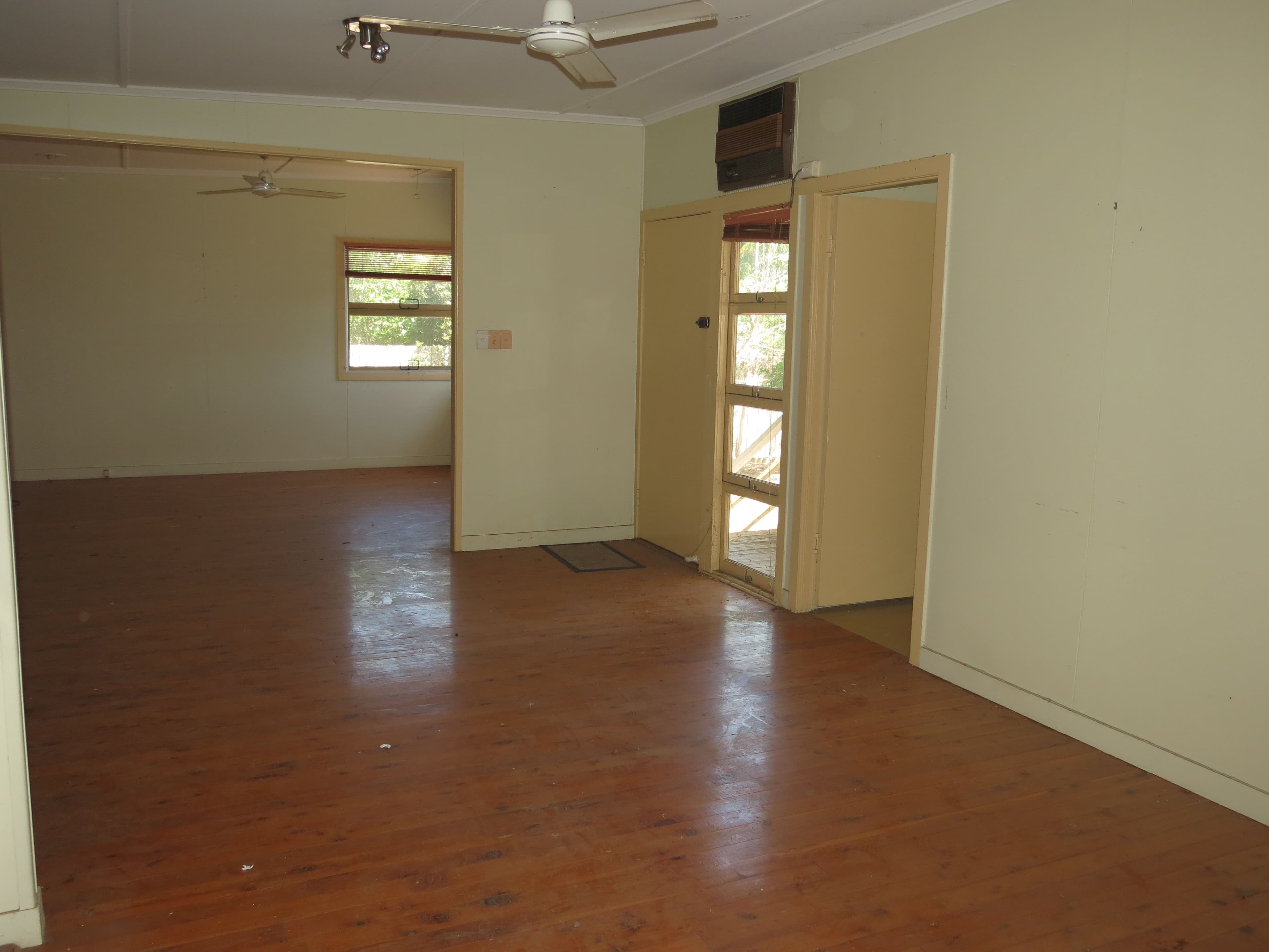 16 Theresa Street, Emerald QLD 4720, Emerald - Thumbnail 4