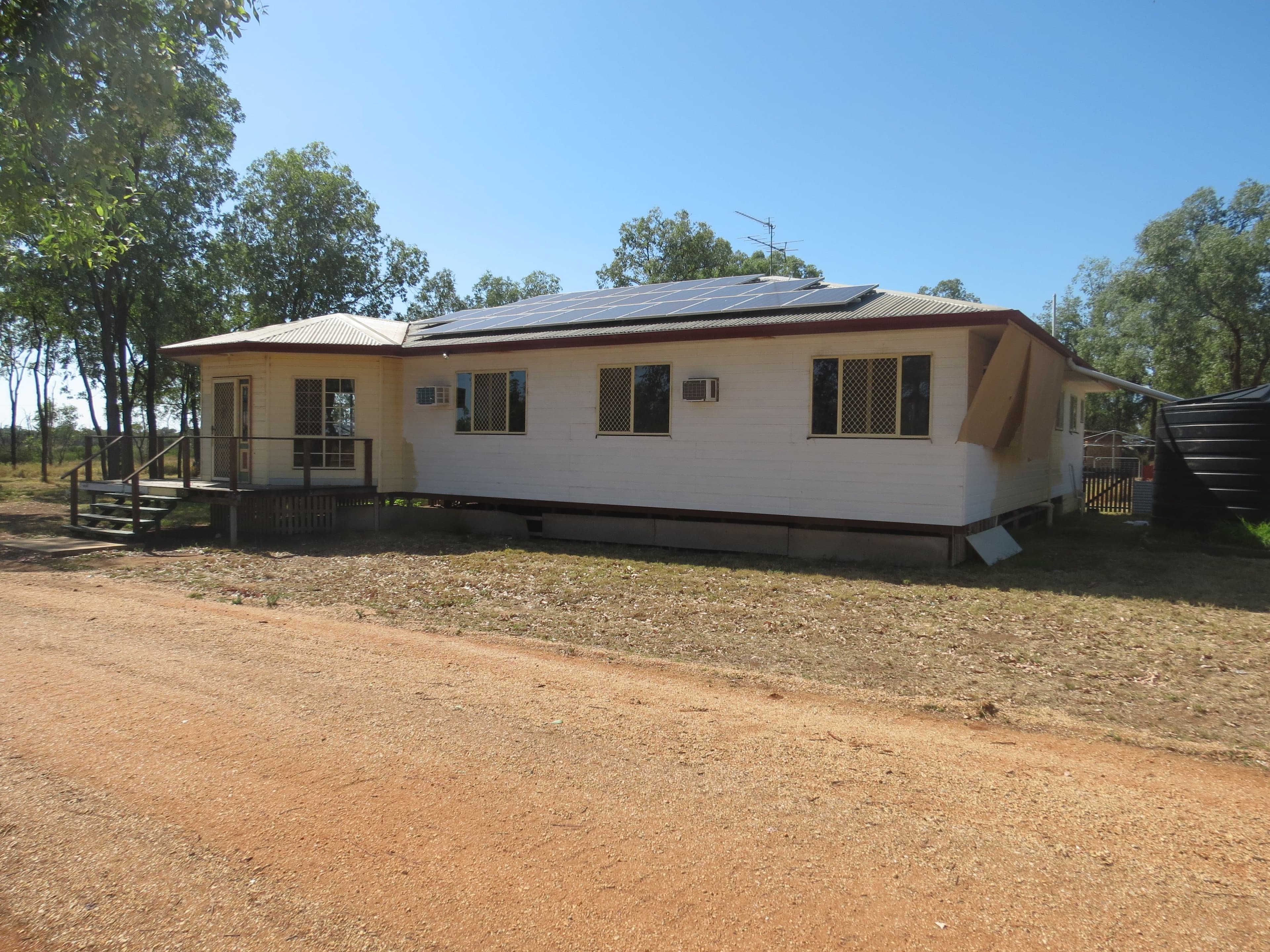 112 Glengallan Road, Emerald QLD 4720, Emerald - Thumbnail 2