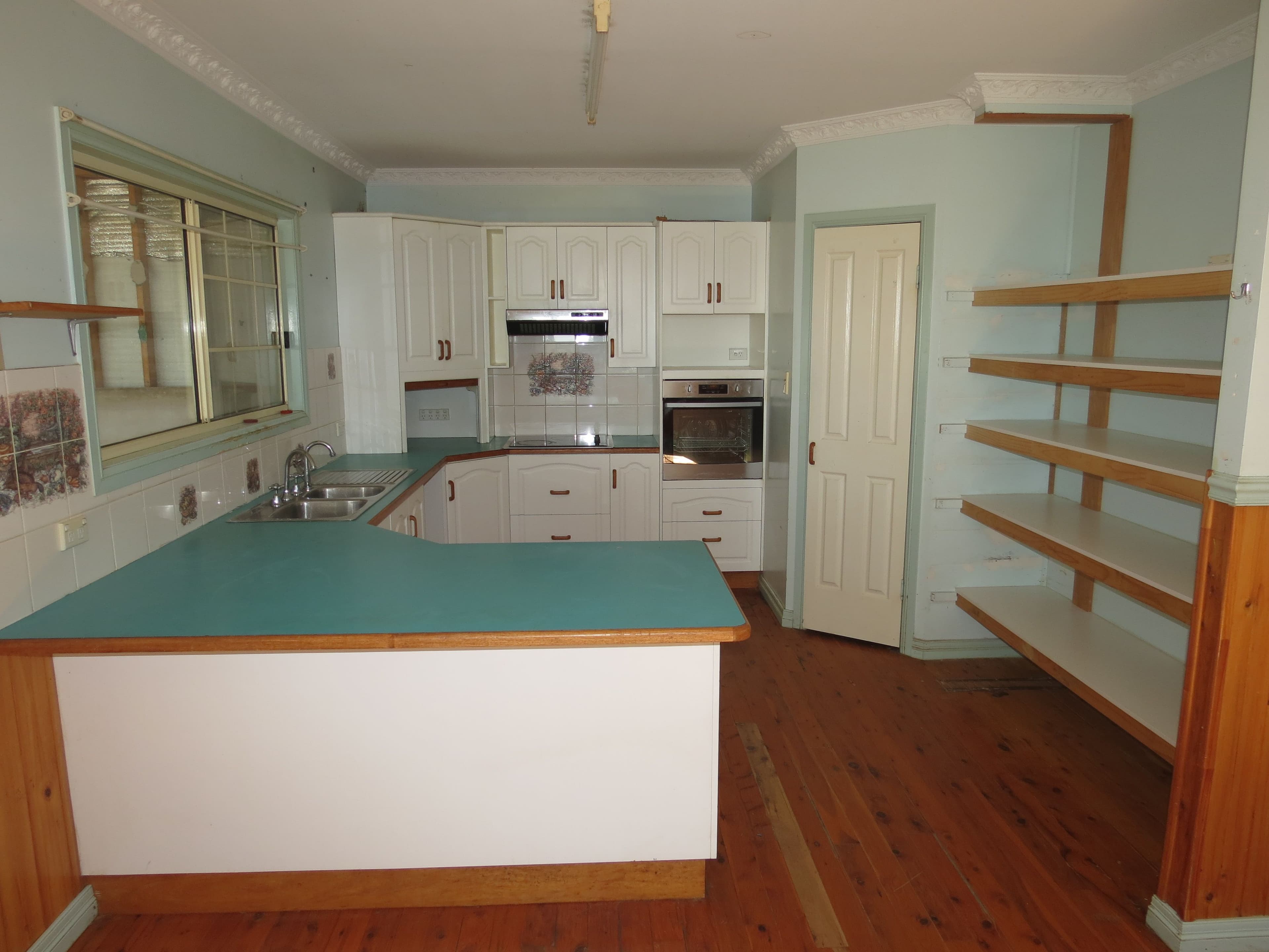 112 Glengallan Road, Emerald QLD 4720, Emerald - Thumbnail 3