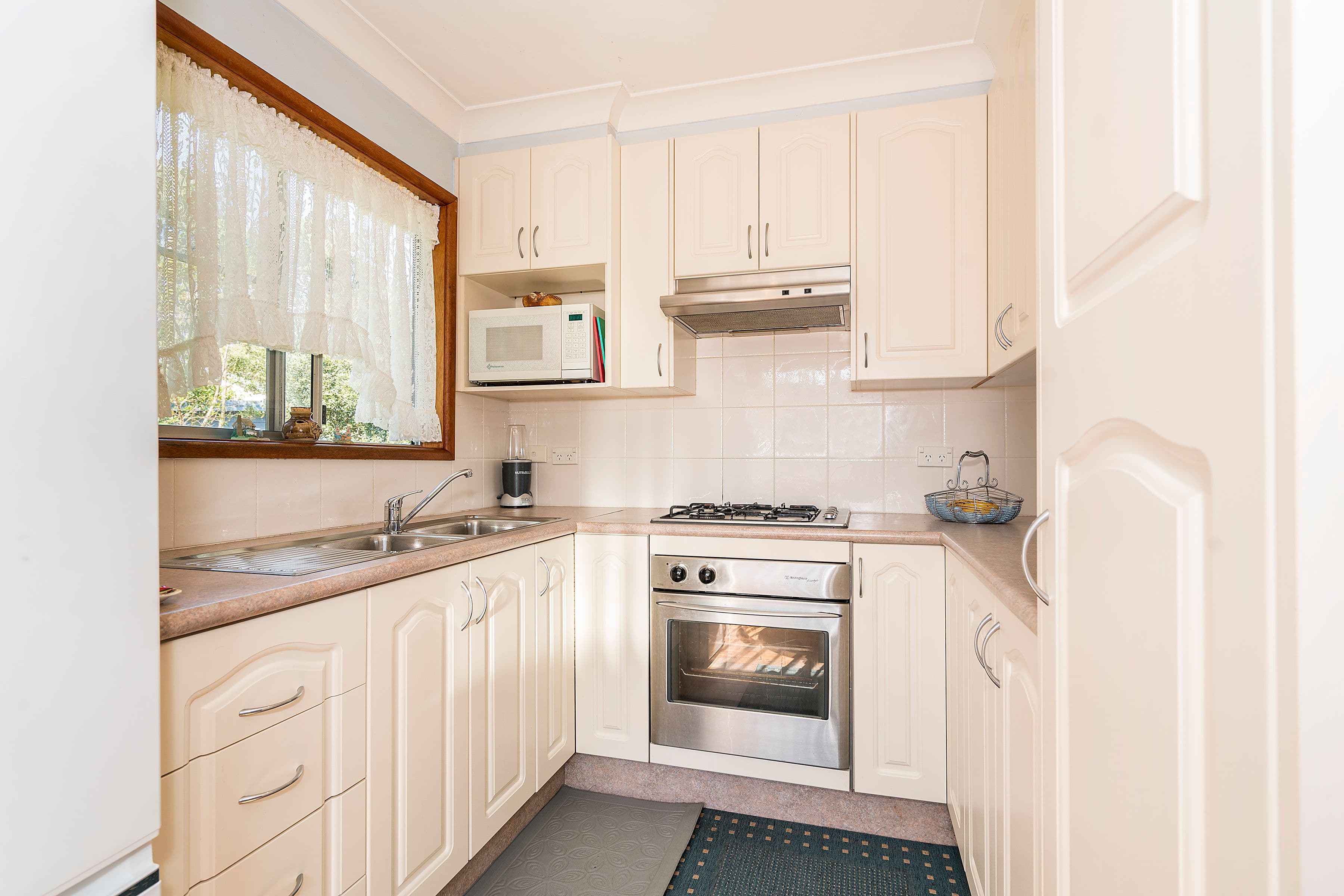 24 Roger Crescent, Berkeley Vale - Thumbnail 3