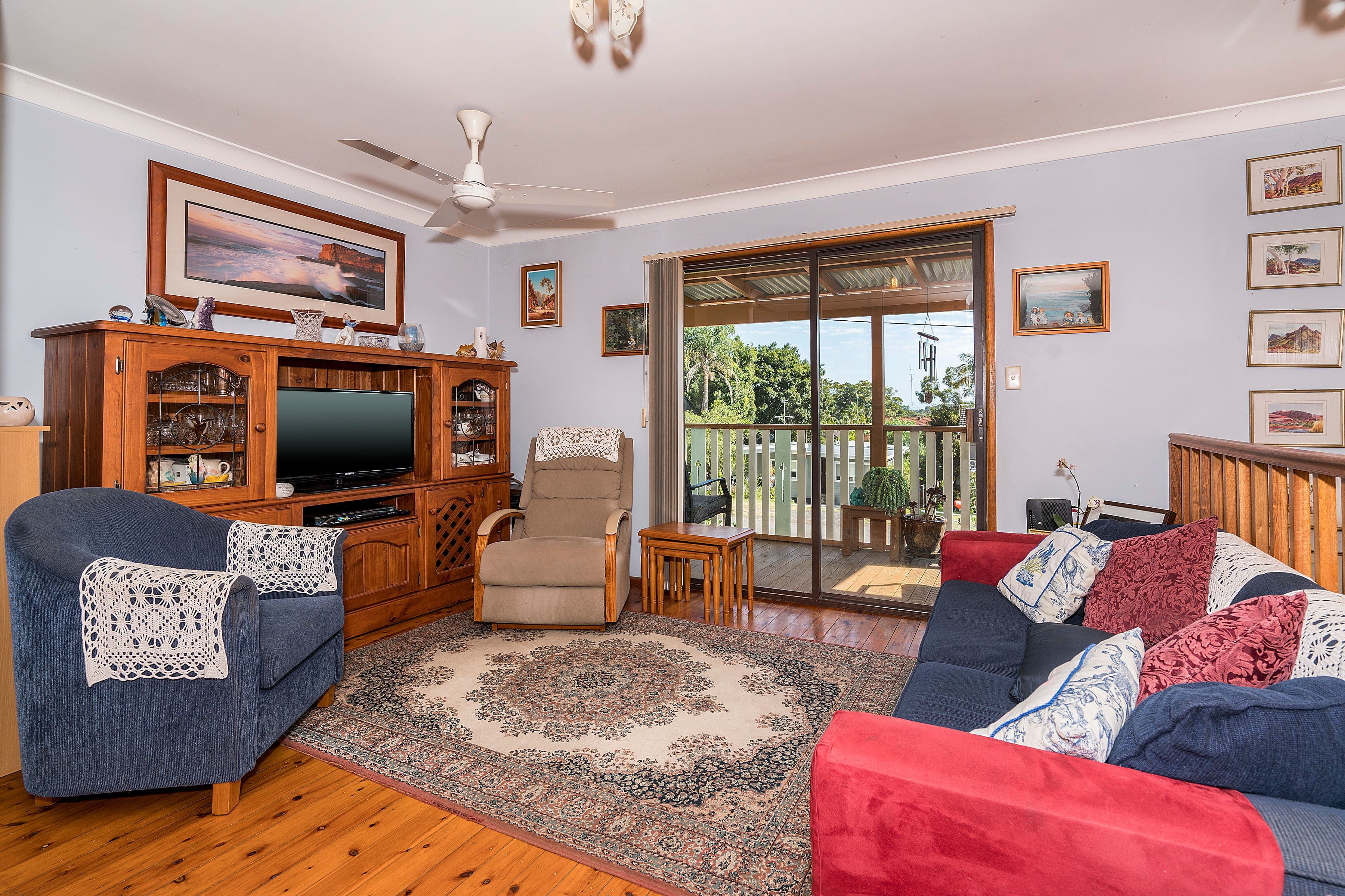 24 Roger Crescent, Berkeley Vale - Thumbnail 2