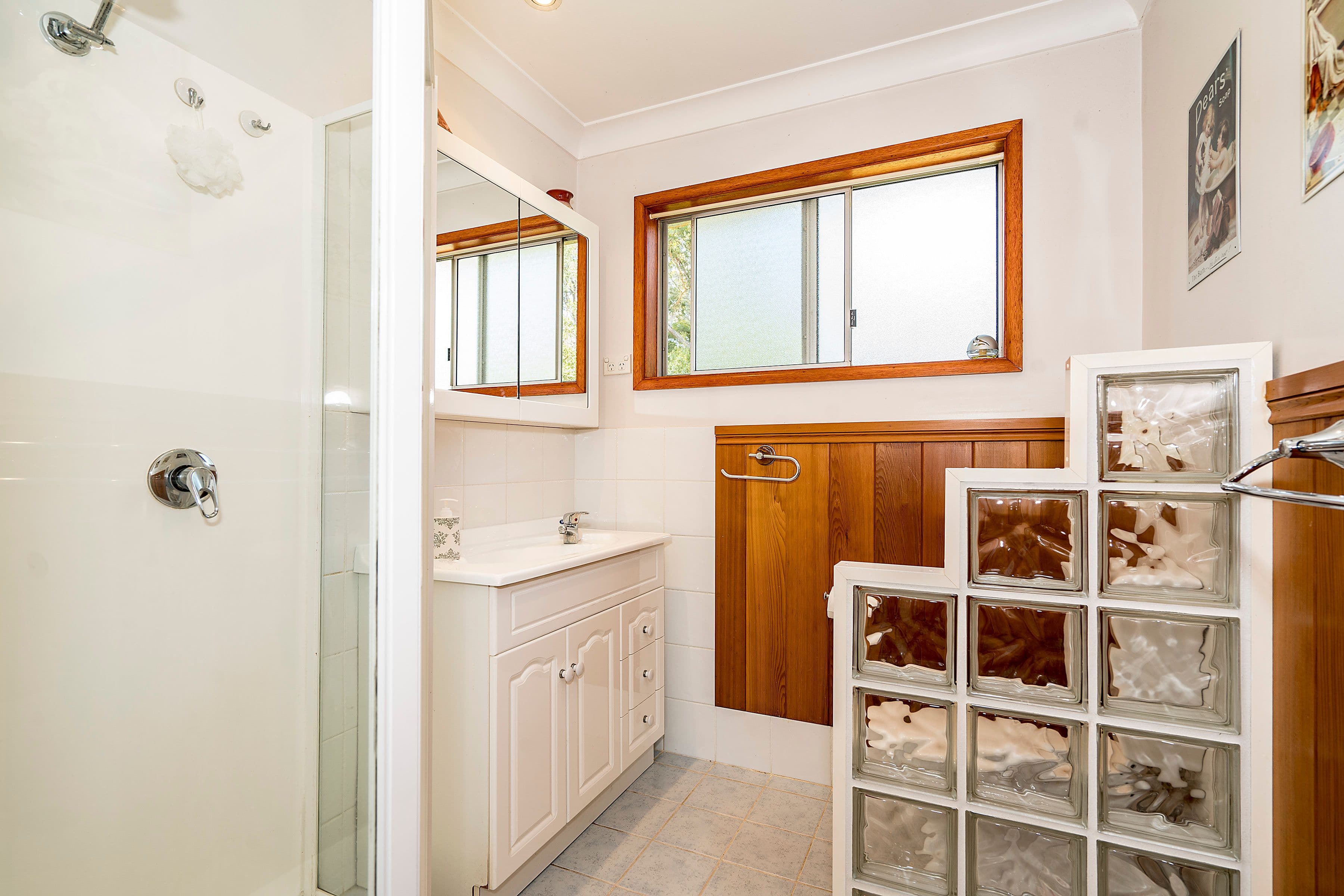 24 Roger Crescent, Berkeley Vale - Thumbnail 5