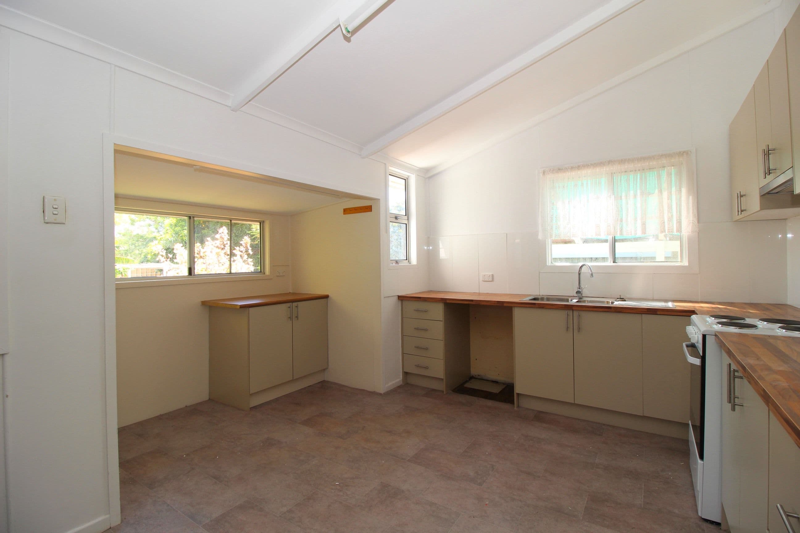 27 Lorraway Street, Emerald QLD 4720, Emerald - Thumbnail 7