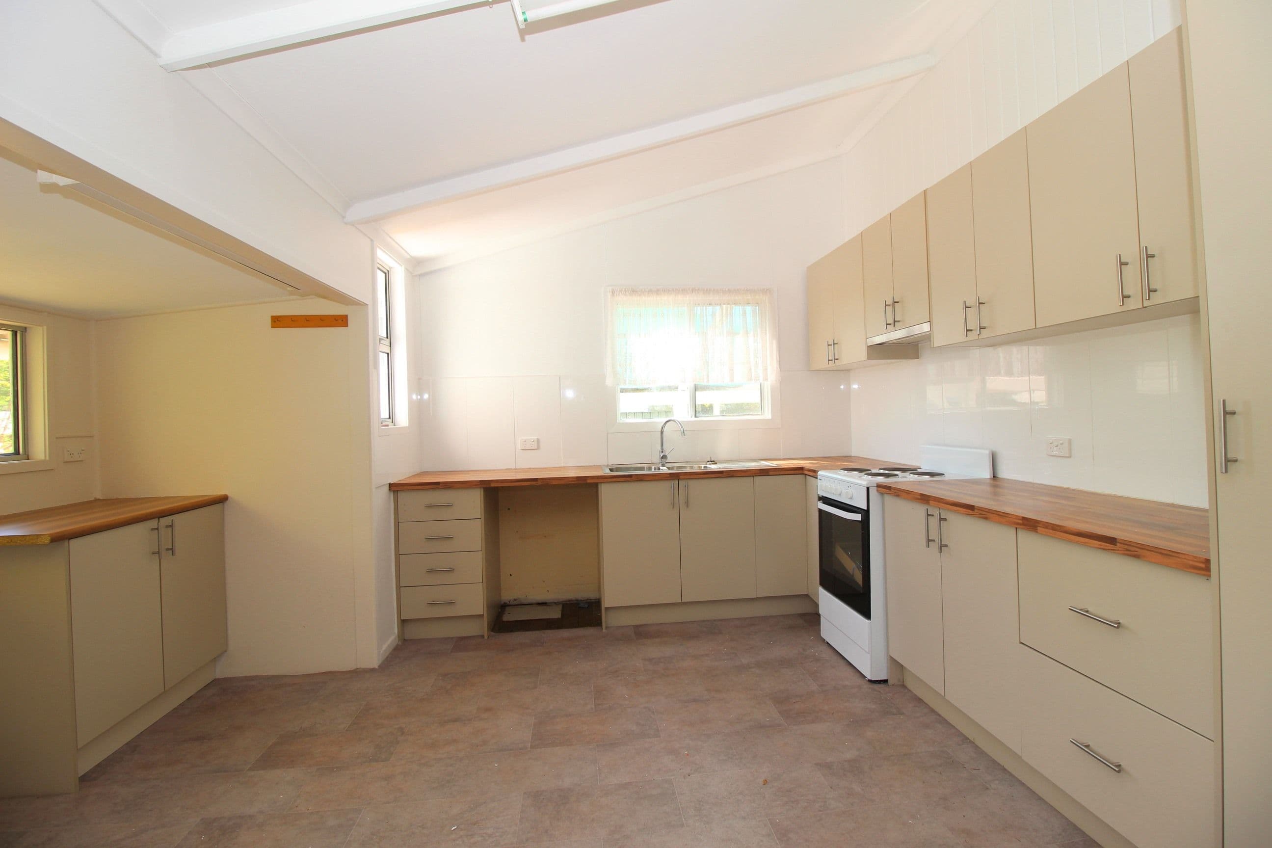 27 Lorraway Street, Emerald QLD 4720, Emerald - Thumbnail 6