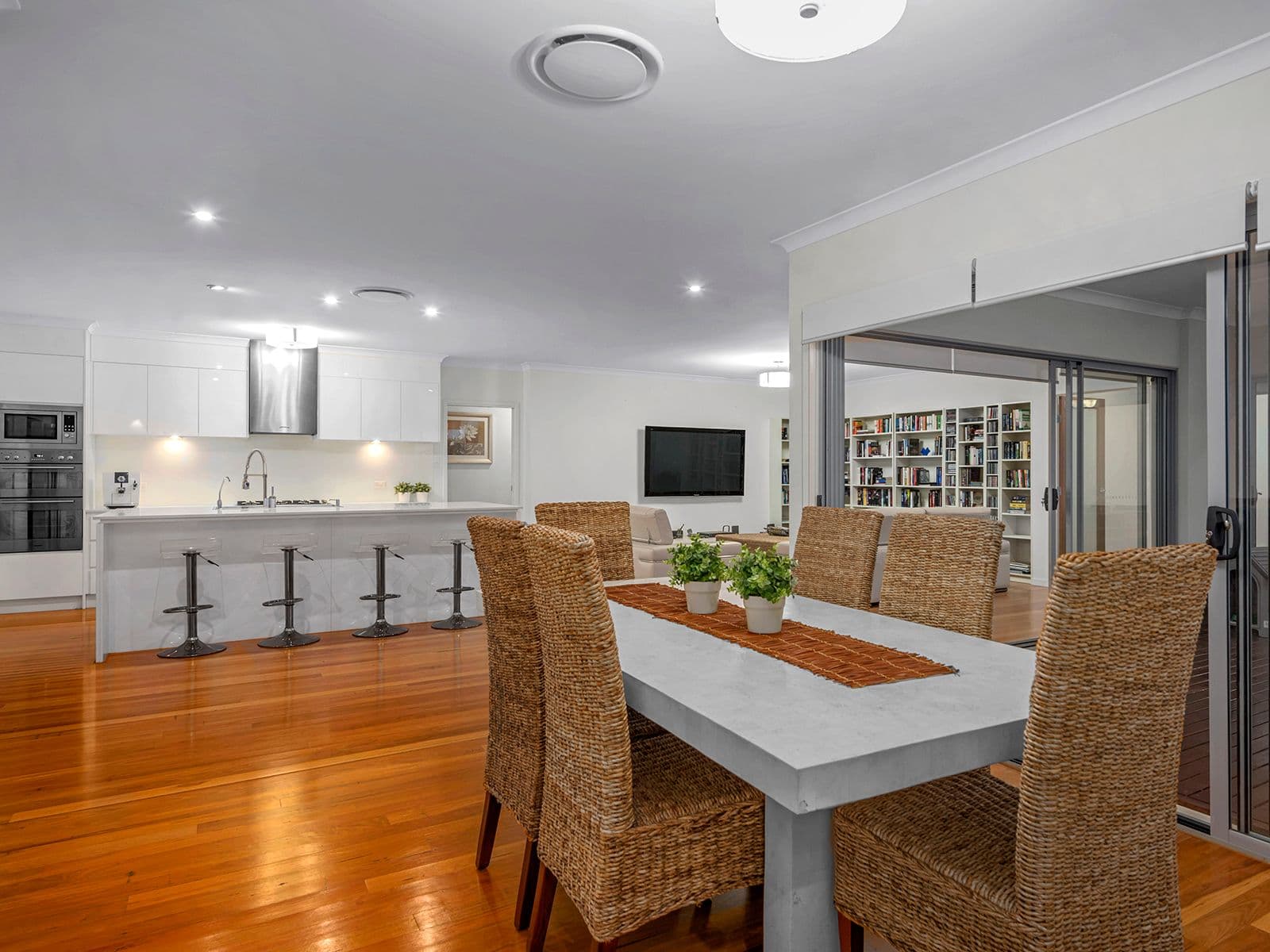 29 Seeana Crescent, Bridgeman Downs QLD 4035, Bridgeman Downs - Thumbnail 4