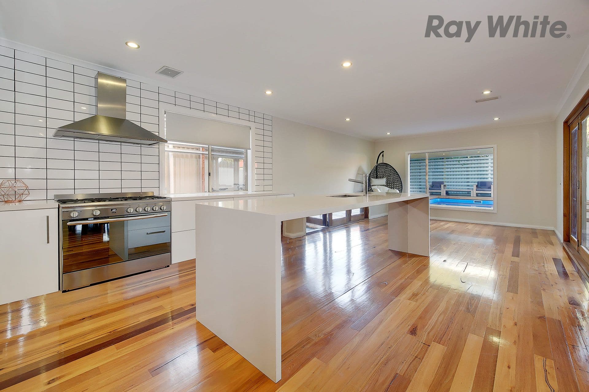 34 Saronvale Crescent, Hillside VIC 3037, Hillside - Thumbnail 3