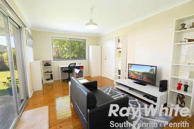 6 Burgess Road, South Penrith - Thumbnail 6