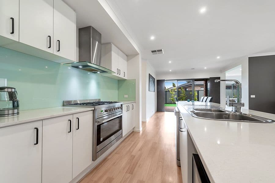9 Riverway View, Craigieburn VIC 3064, Craigieburn - Thumbnail 2