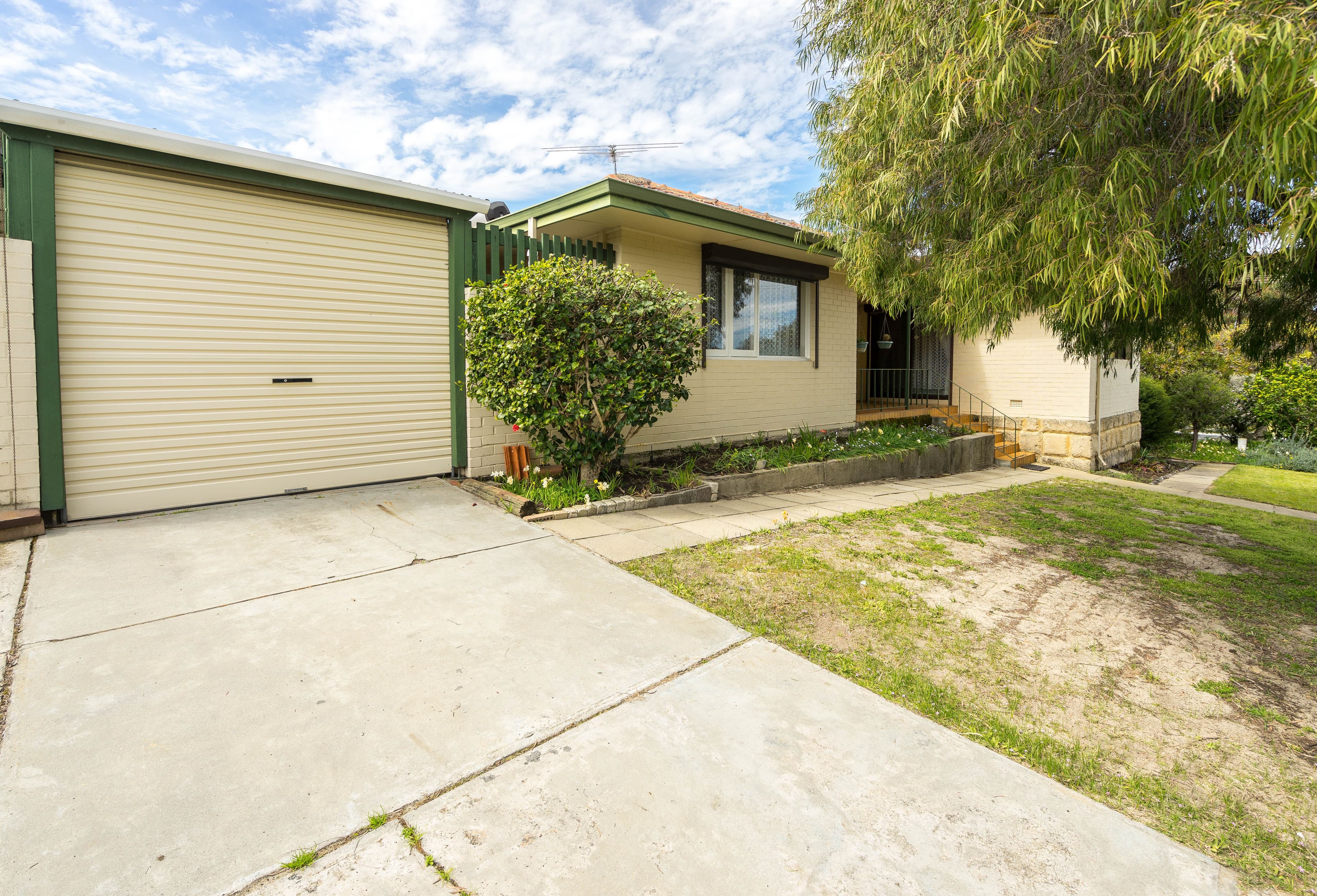 2 Rochford Way, Girrawheen WA 6064, Girrawheen - Thumbnail 4