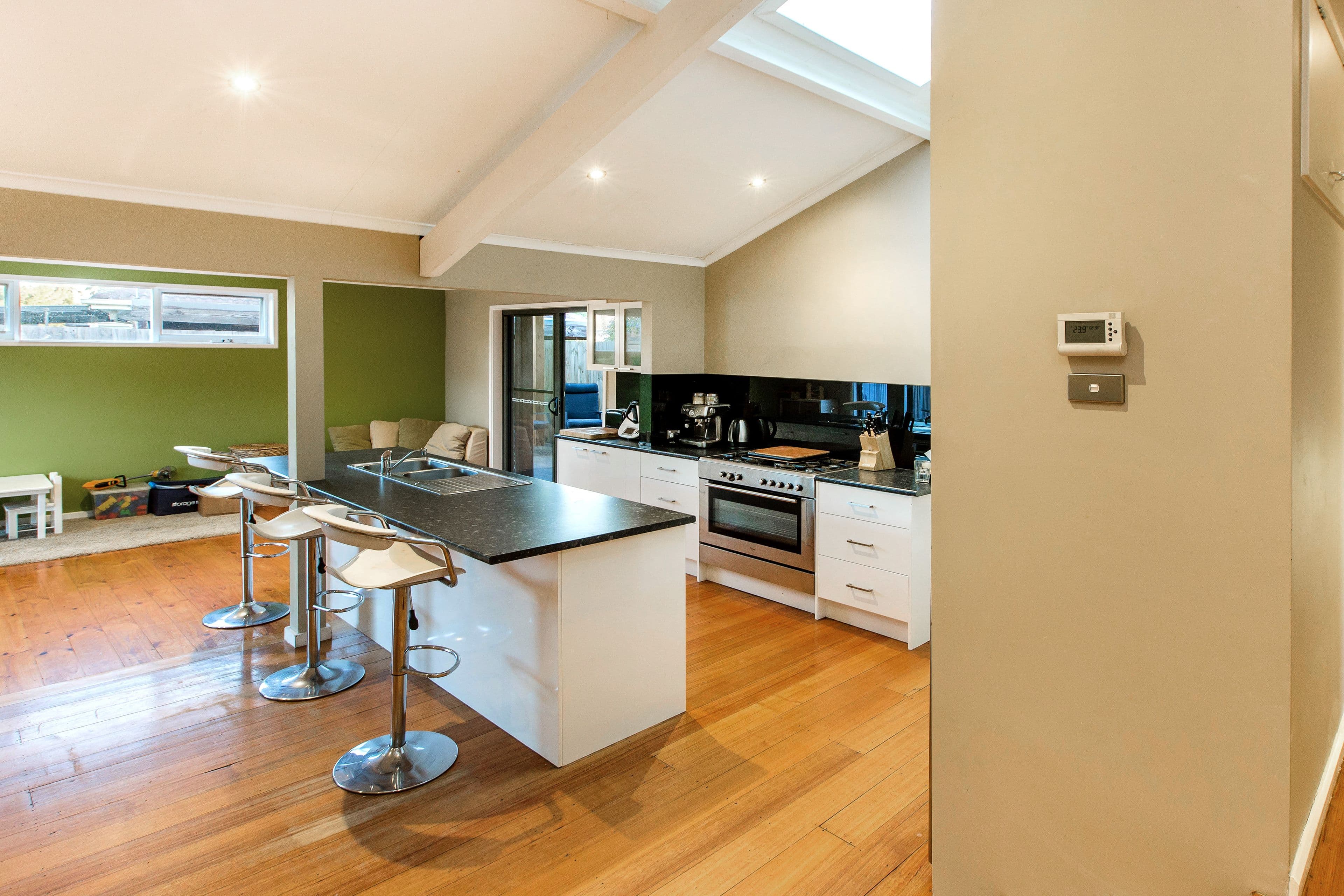 53 Lucerne Crescent, Frankston VIC 3199, Frankston - Thumbnail 2