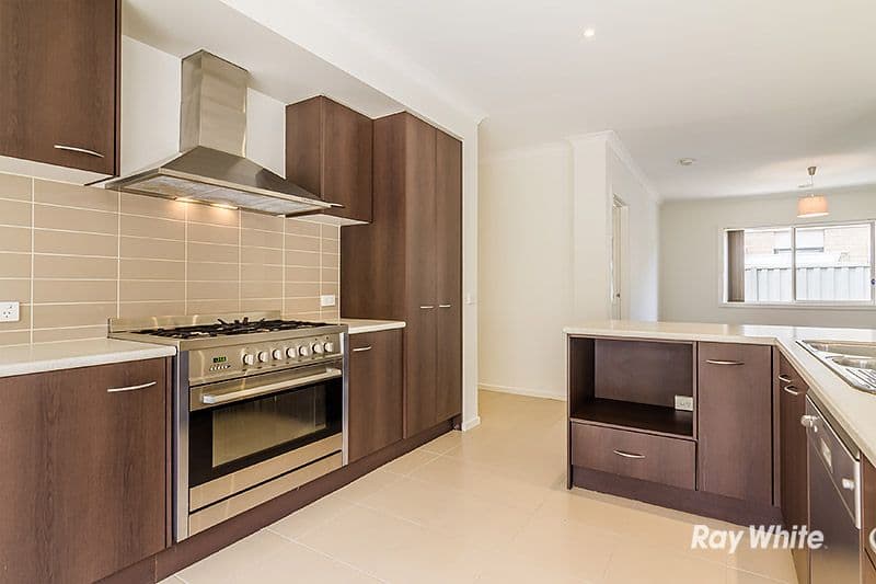 4 Ardent Crescent, Cranbourne East VIC 3977, Cranbourne East - Thumbnail 4