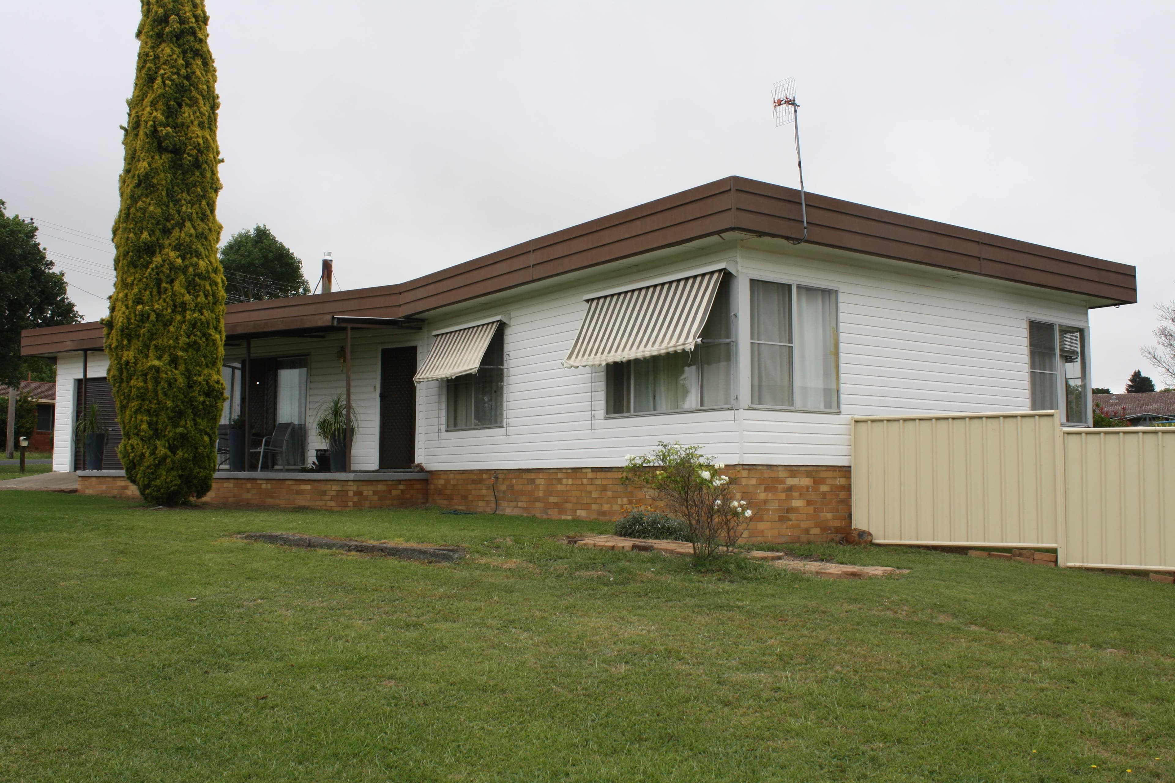1 Lindsay Avenue, Glen Innes - Image 1