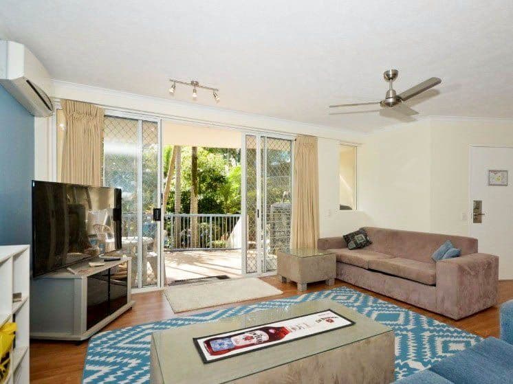 10 Alexandra Avenue, Mermaid Beach QLD 4218, Mermaid Beach - Thumbnail 3