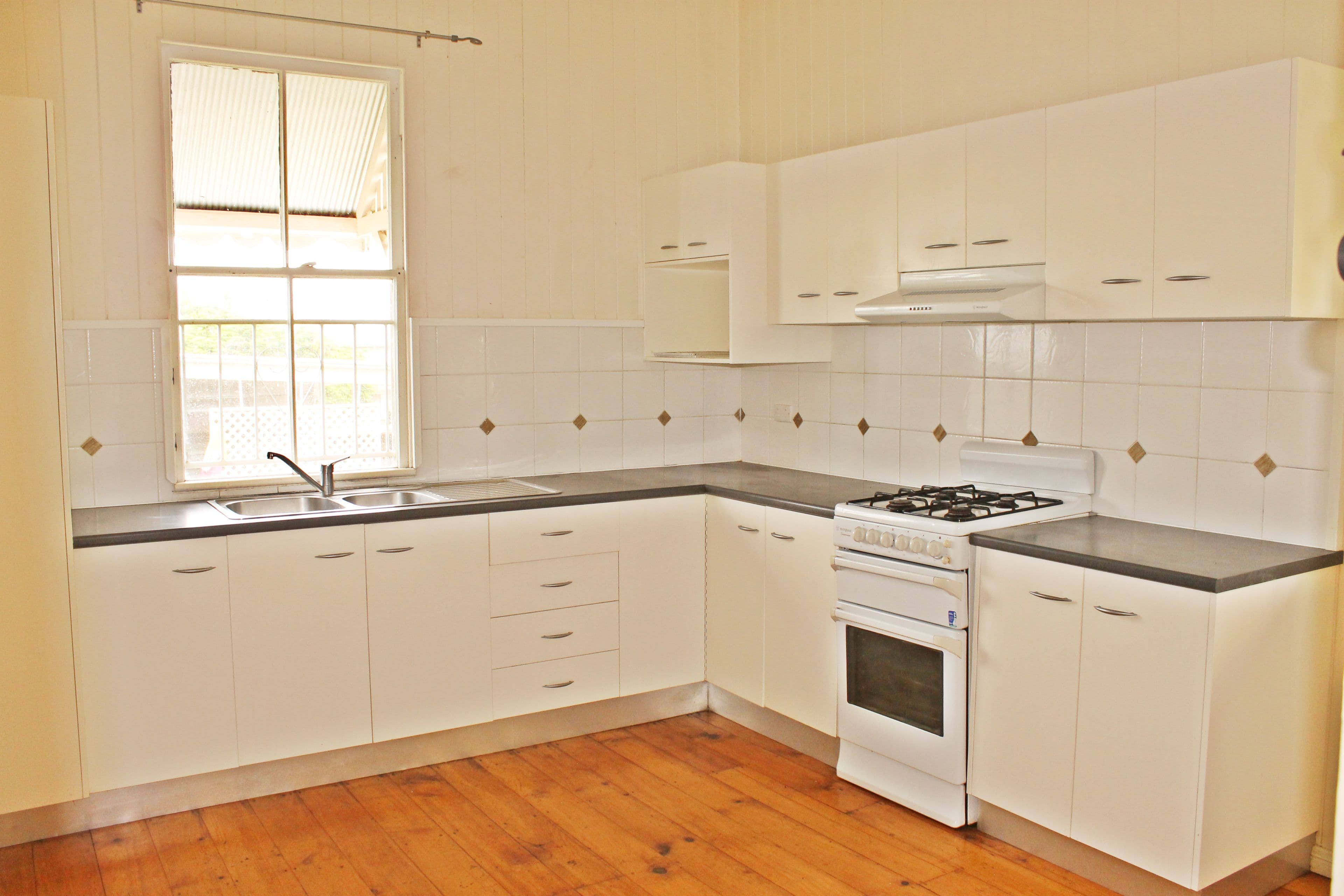 2 Sinclair Street, Newtown QLD 4305, Newtown - Thumbnail 3