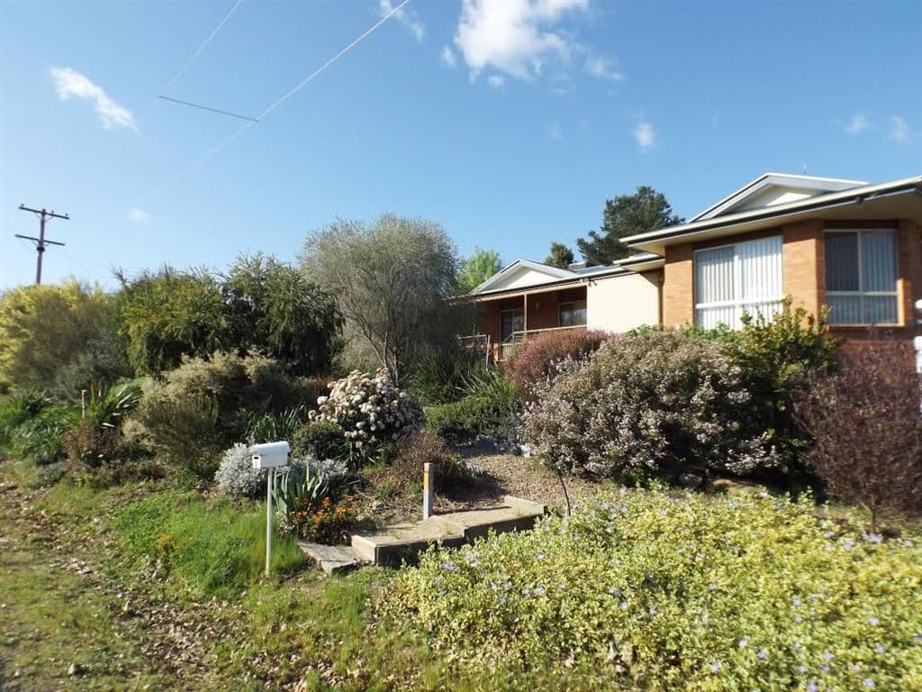 6 Cromwell Street, Adelong - Thumbnail 2