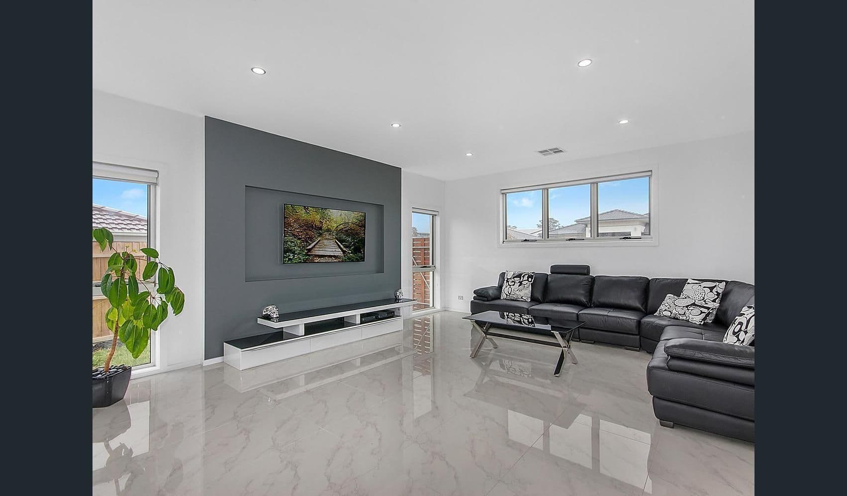 2 Maranunga Crescent, Crace ACT 2911, Crace - Thumbnail 2