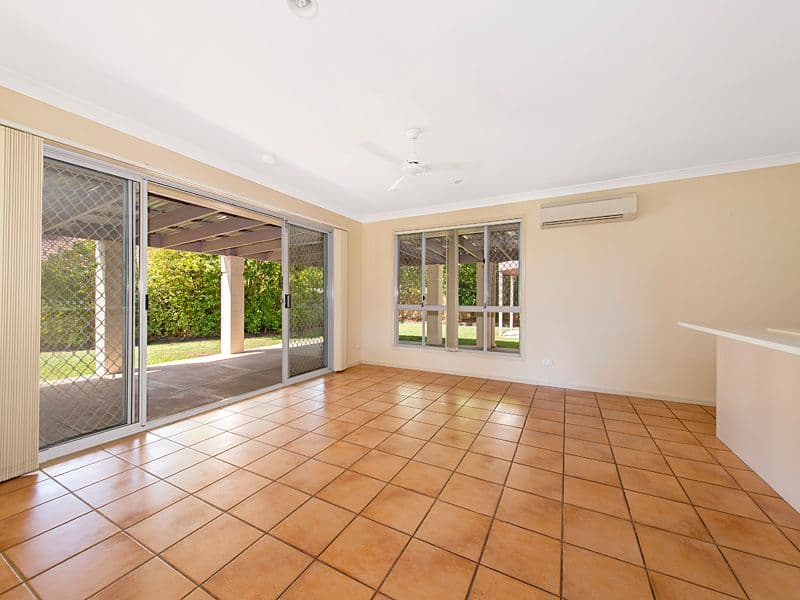 10 Oxford Crescent, BRIDGEMAN DOWNS QLD 4035, Bridgeman Downs - Thumbnail 3