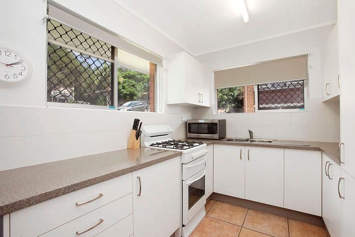 25 Glassey Street, Red Hill QLD 4059, Red Hill - Thumbnail 2