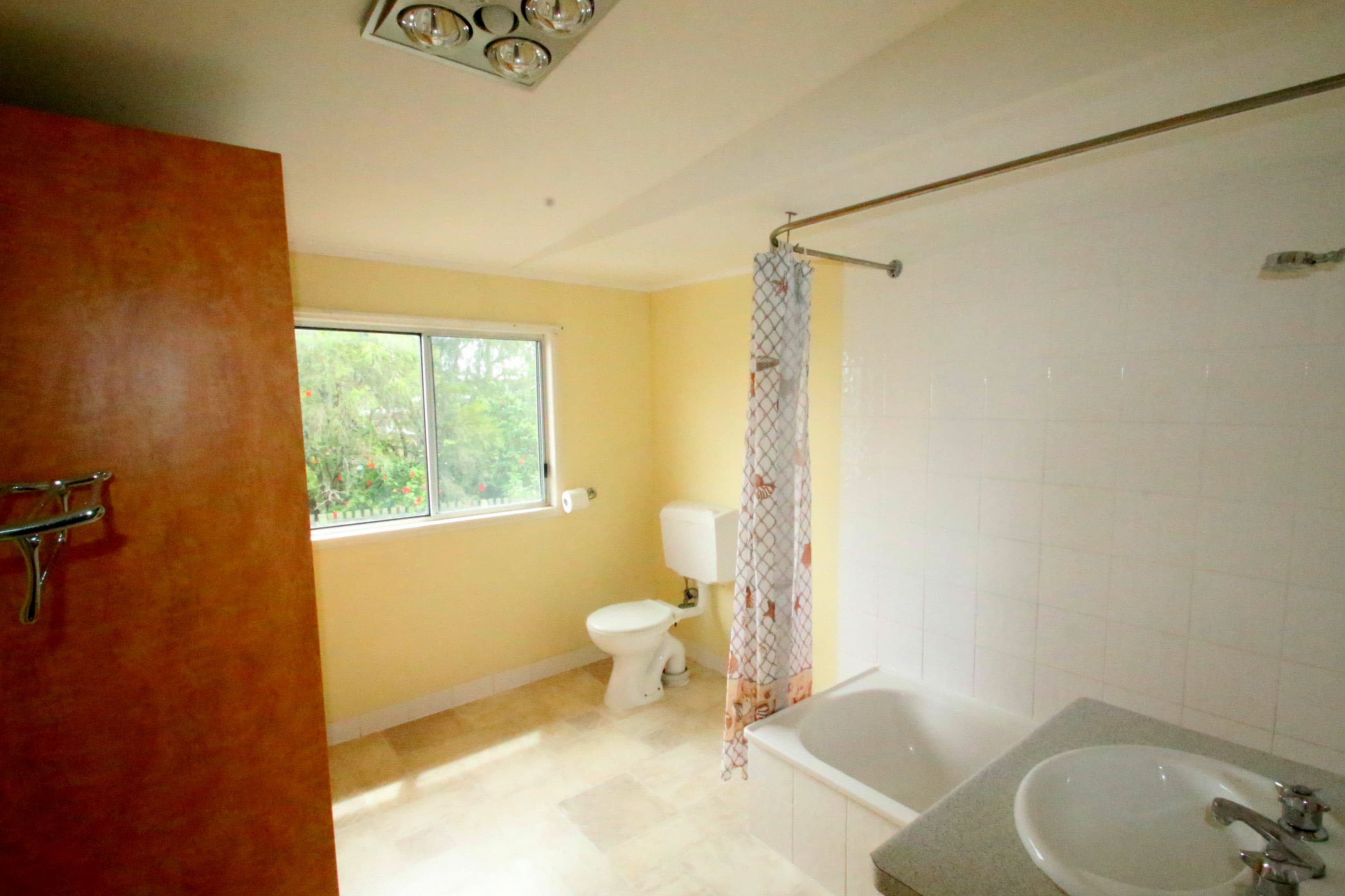 17 Rutherford Street, Monto QLD 4630, Monto - Thumbnail 2