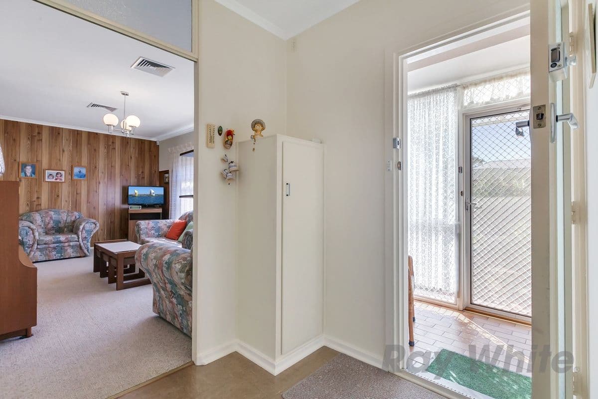 9 Pearce Street, O'Sullivan Beach SA 5166, O'Sullivan Beach - Thumbnail 4