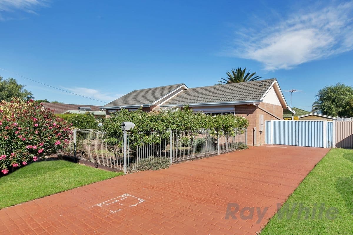 9 Pearce Street, O'Sullivan Beach SA 5166, O'Sullivan Beach - Thumbnail 2