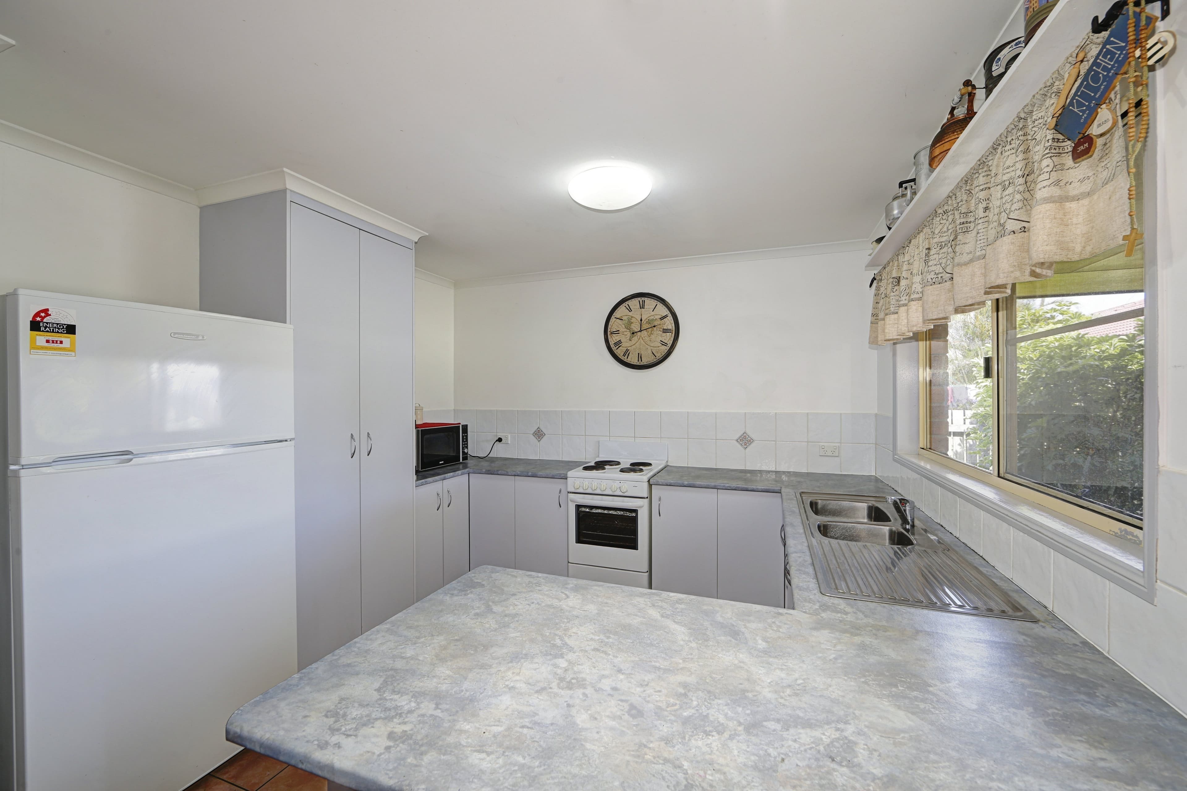 2 Majestic Place, Coral Cove QLD 4670, Coral Cove - Thumbnail 5
