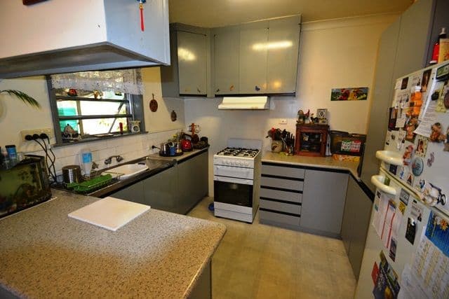 52 Martindale Crescent, Seymour VIC 3660, Seymour - Thumbnail 2