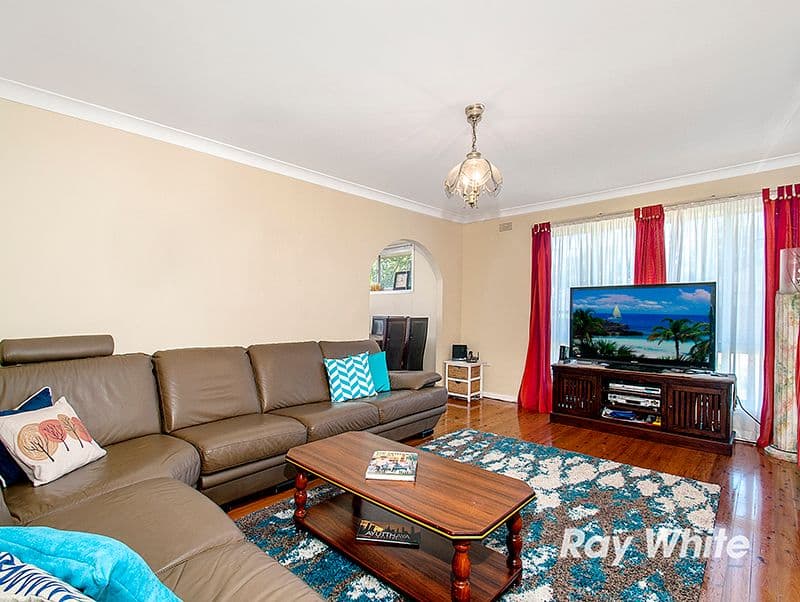 11 Coolong Street, Castle Hill - Thumbnail 3
