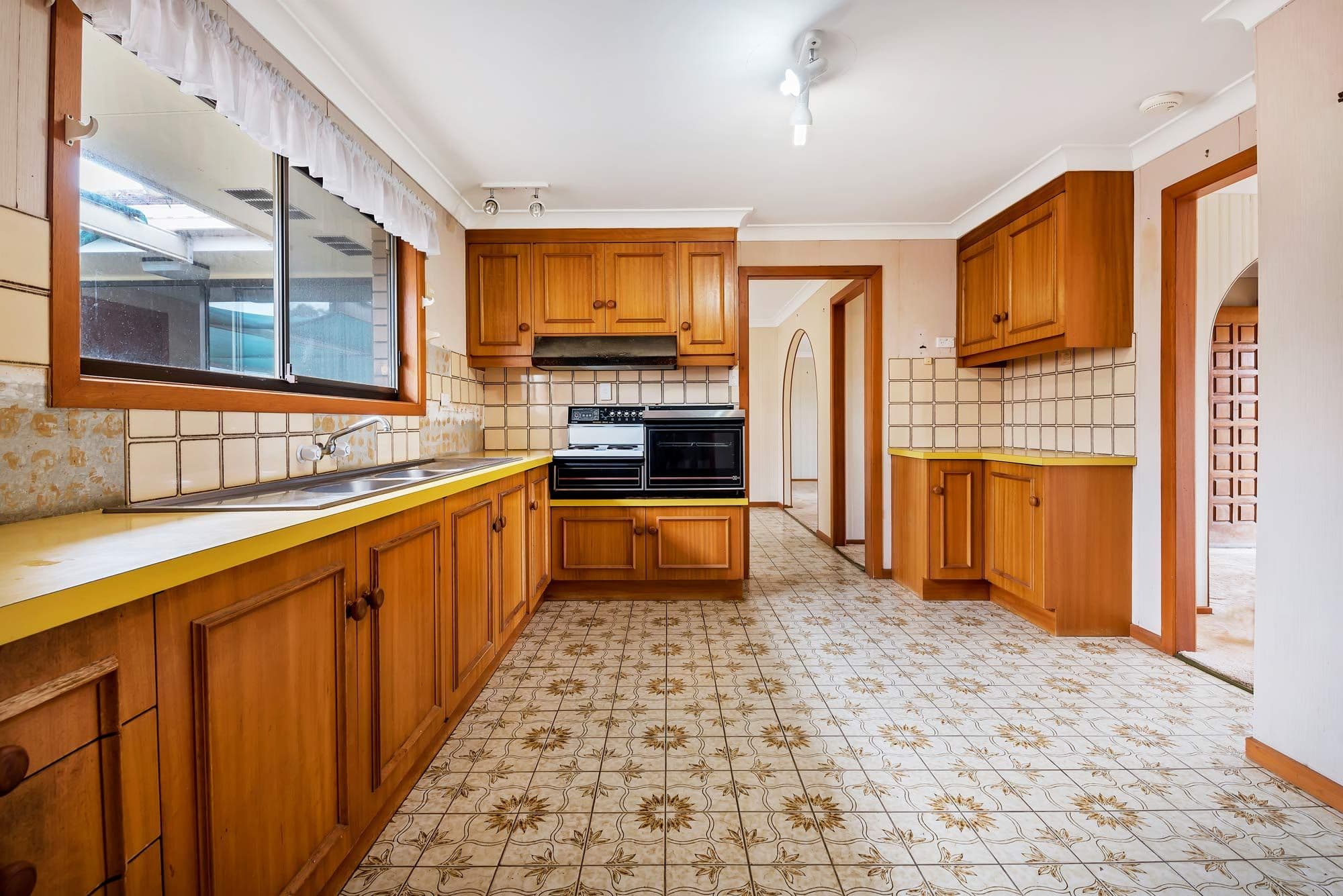 15 Wewak Avenue, Runaway Bay QLD 4216, Runaway Bay - Thumbnail 4