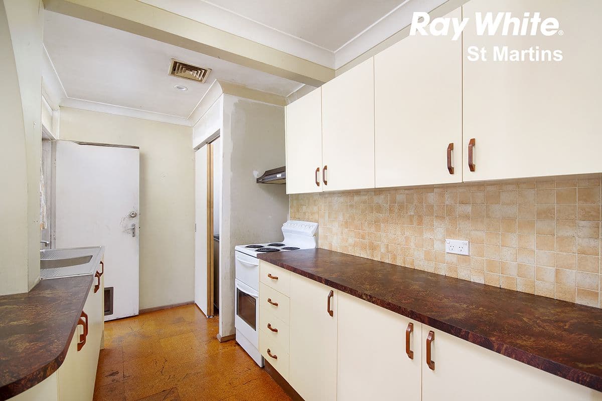 38 Garonne Street, Seven Hills - Thumbnail 3