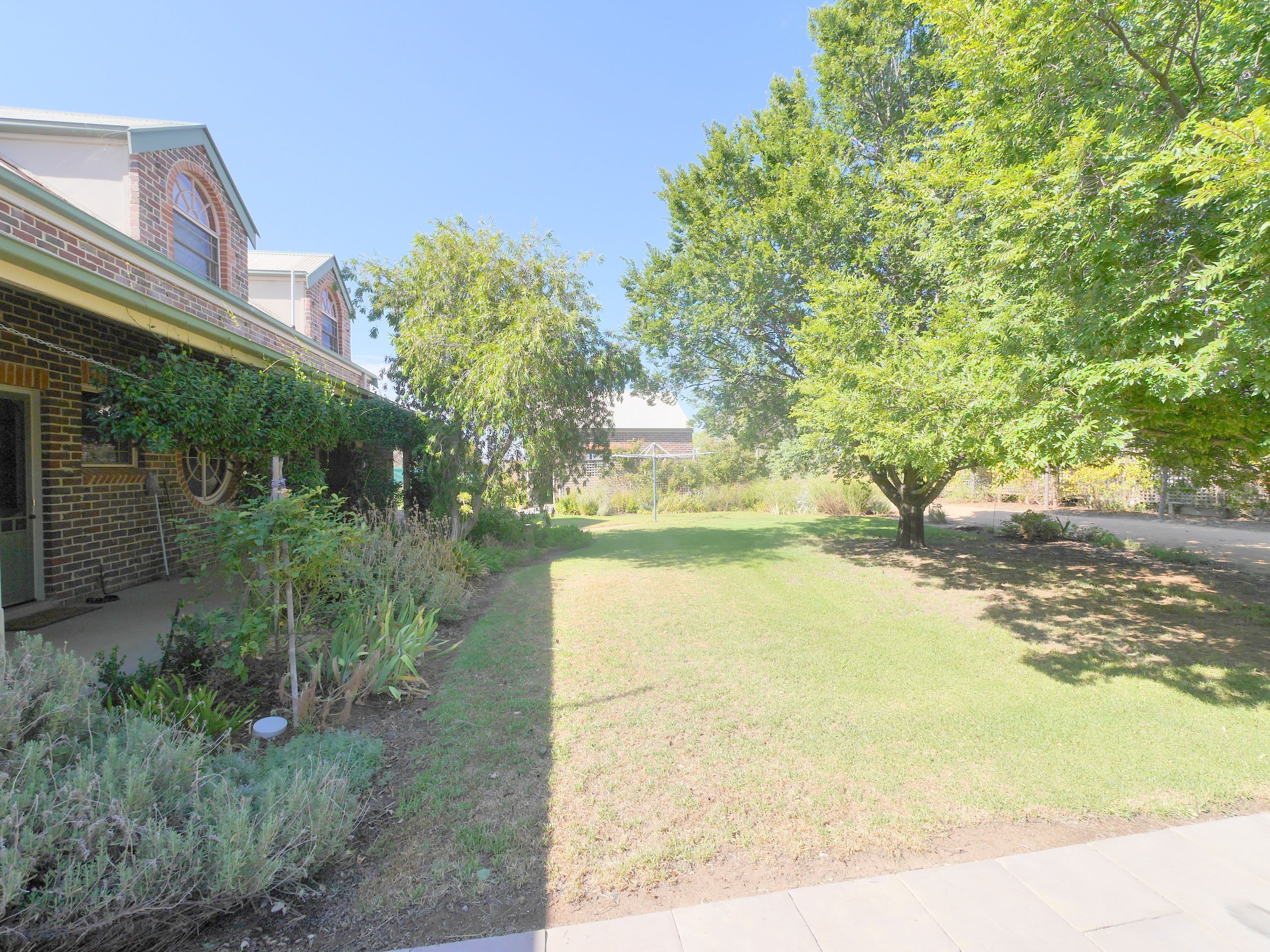 42 Delaneys Road, Cowra - Thumbnail 3