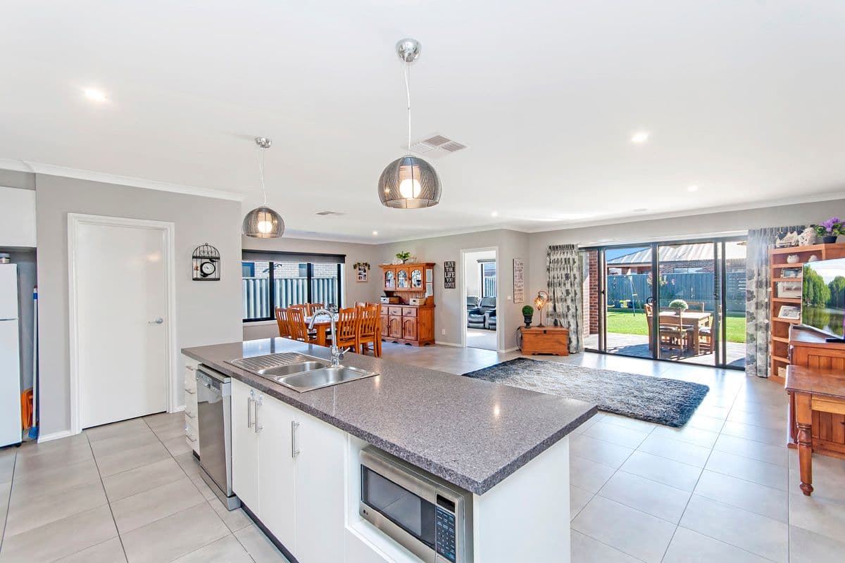 16 Rawlings Drive, Warrnambool VIC 3280, Warrnambool - Thumbnail 4