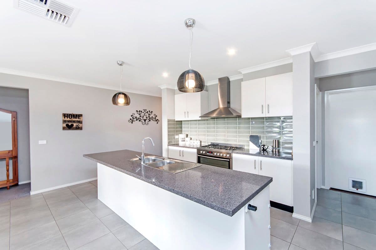 16 Rawlings Drive, Warrnambool VIC 3280, Warrnambool - Thumbnail 3