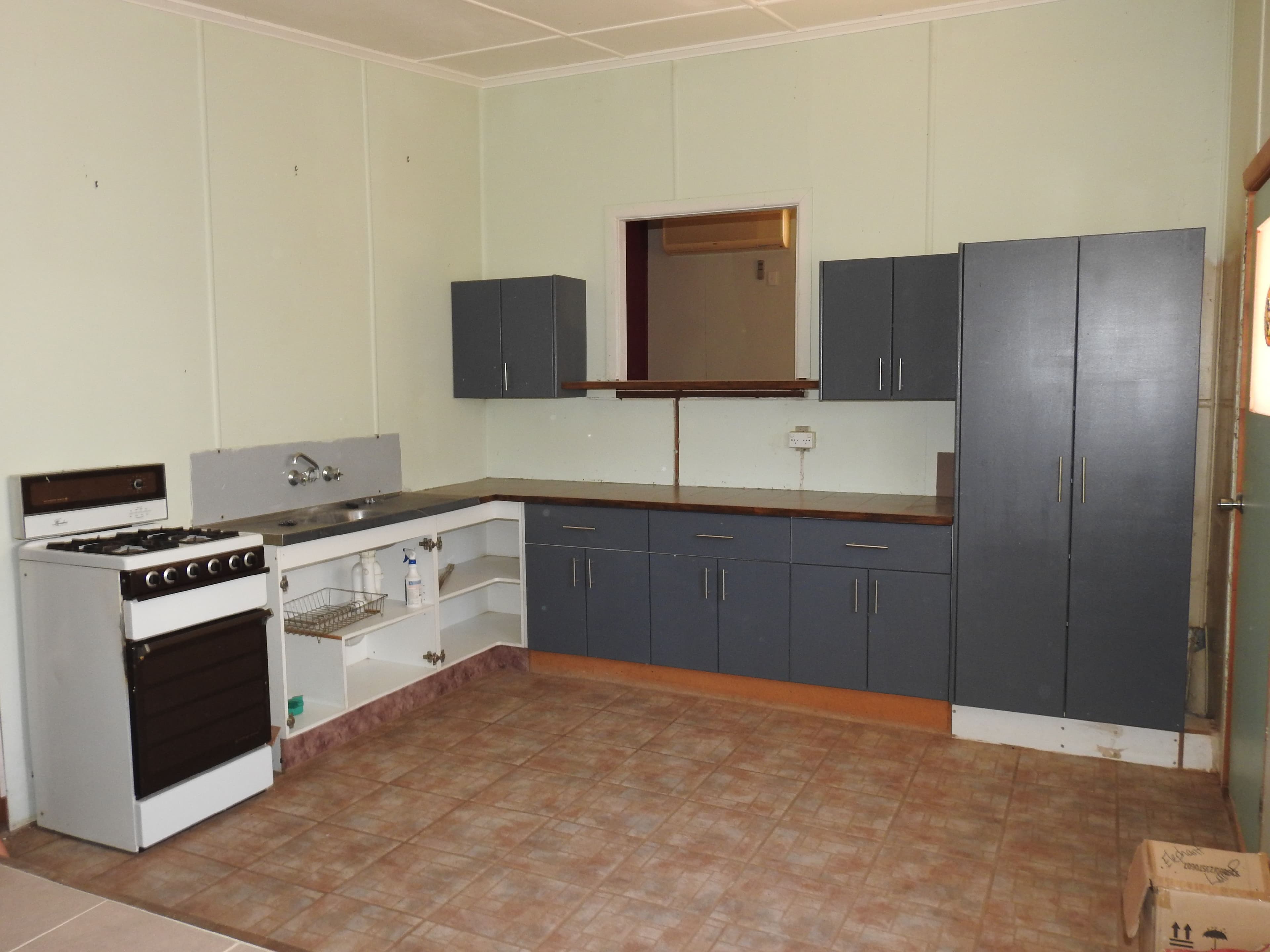 116 Gidyea Street, Barcaldine QLD 4725, Barcaldine - Thumbnail 2