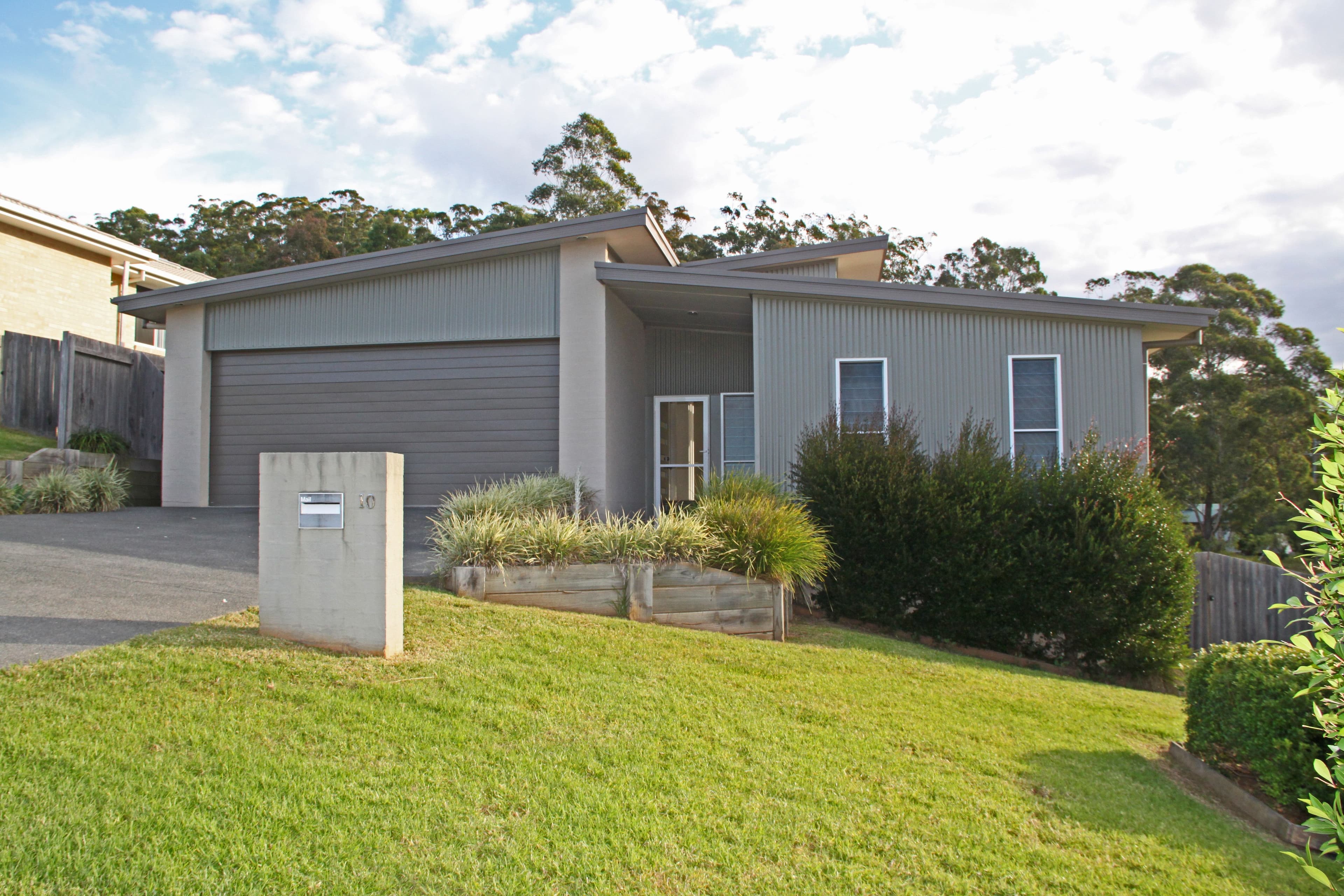 10 Mountain Spring Drive, Kendall - Image 1