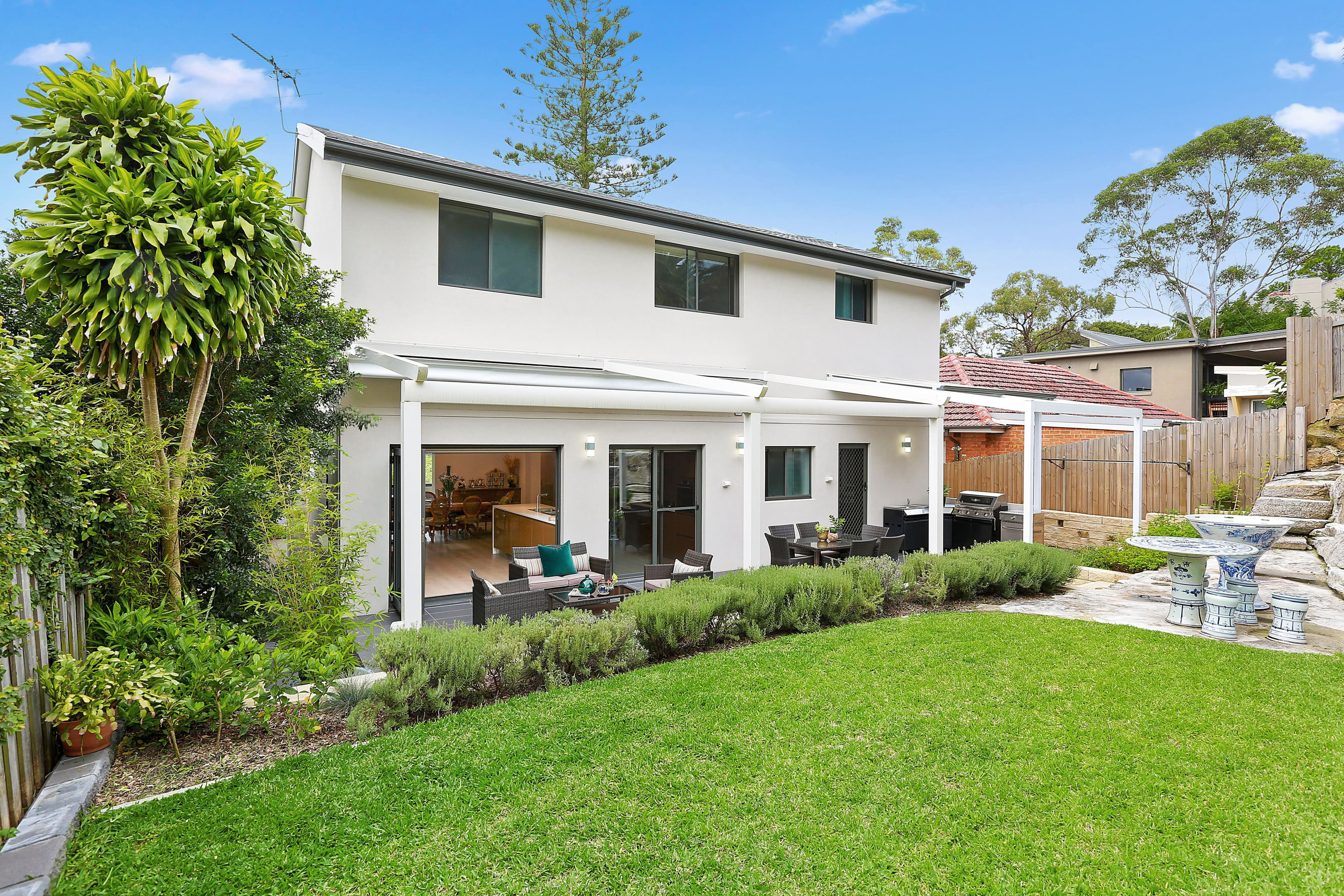 18 Sunnyside Crescent, Castlecrag - Thumbnail 2