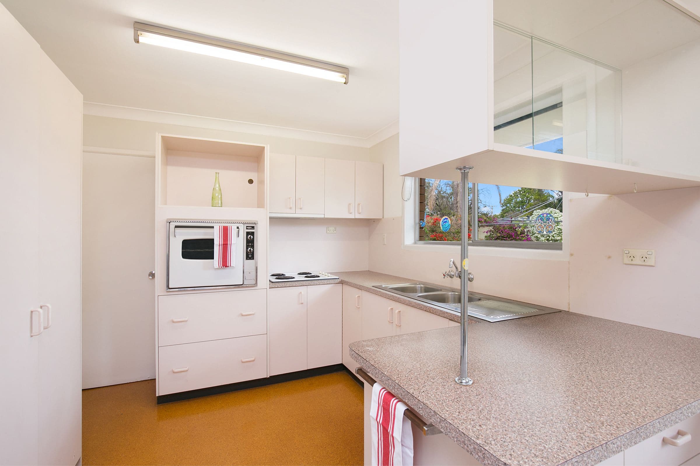 12 Whitfield Avenue, Springwood QLD 4127, Springwood - Thumbnail 2