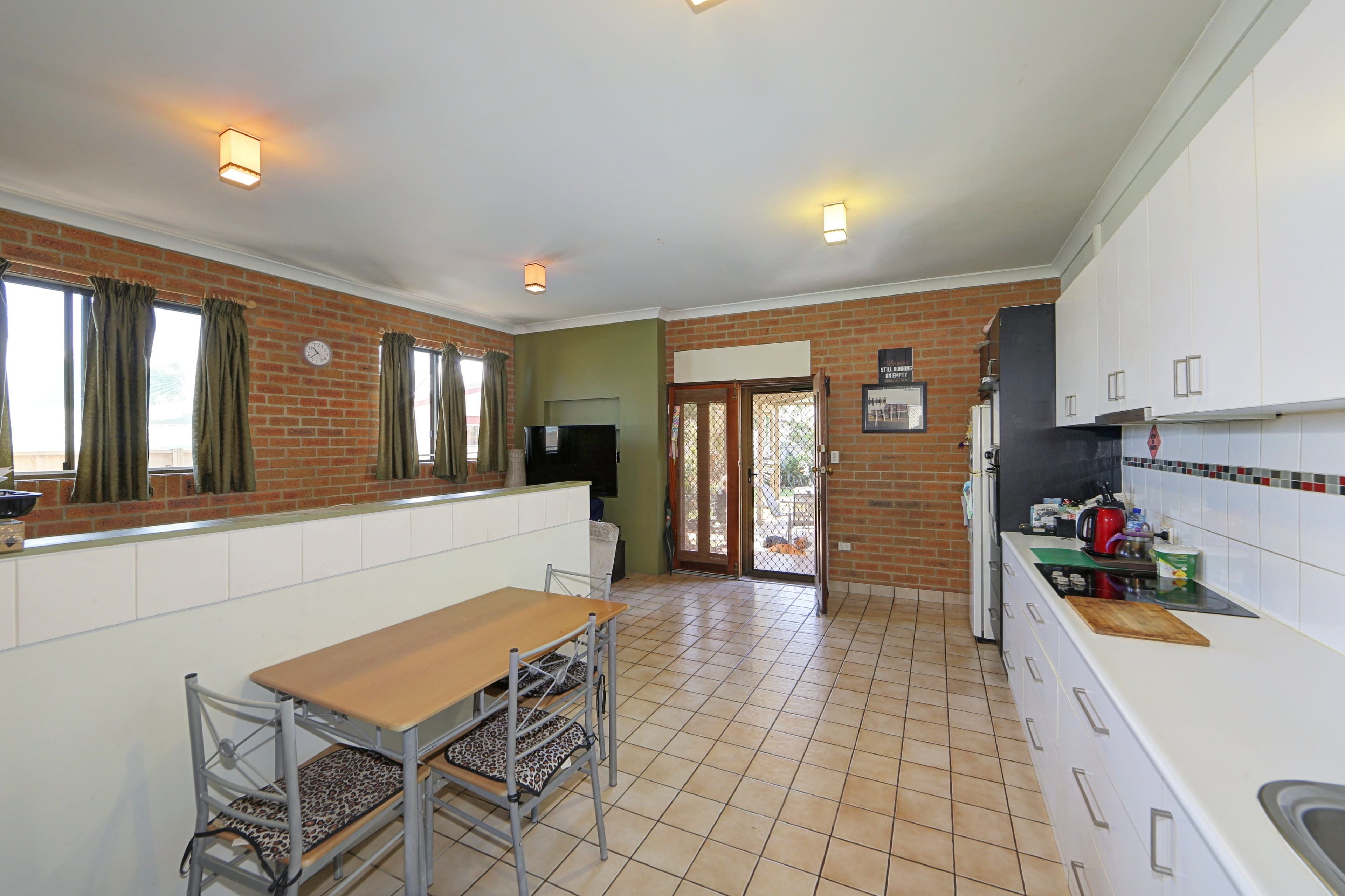 52 Anderson Street, Avenell Heights QLD 4670, Avenell Heights - Thumbnail 3