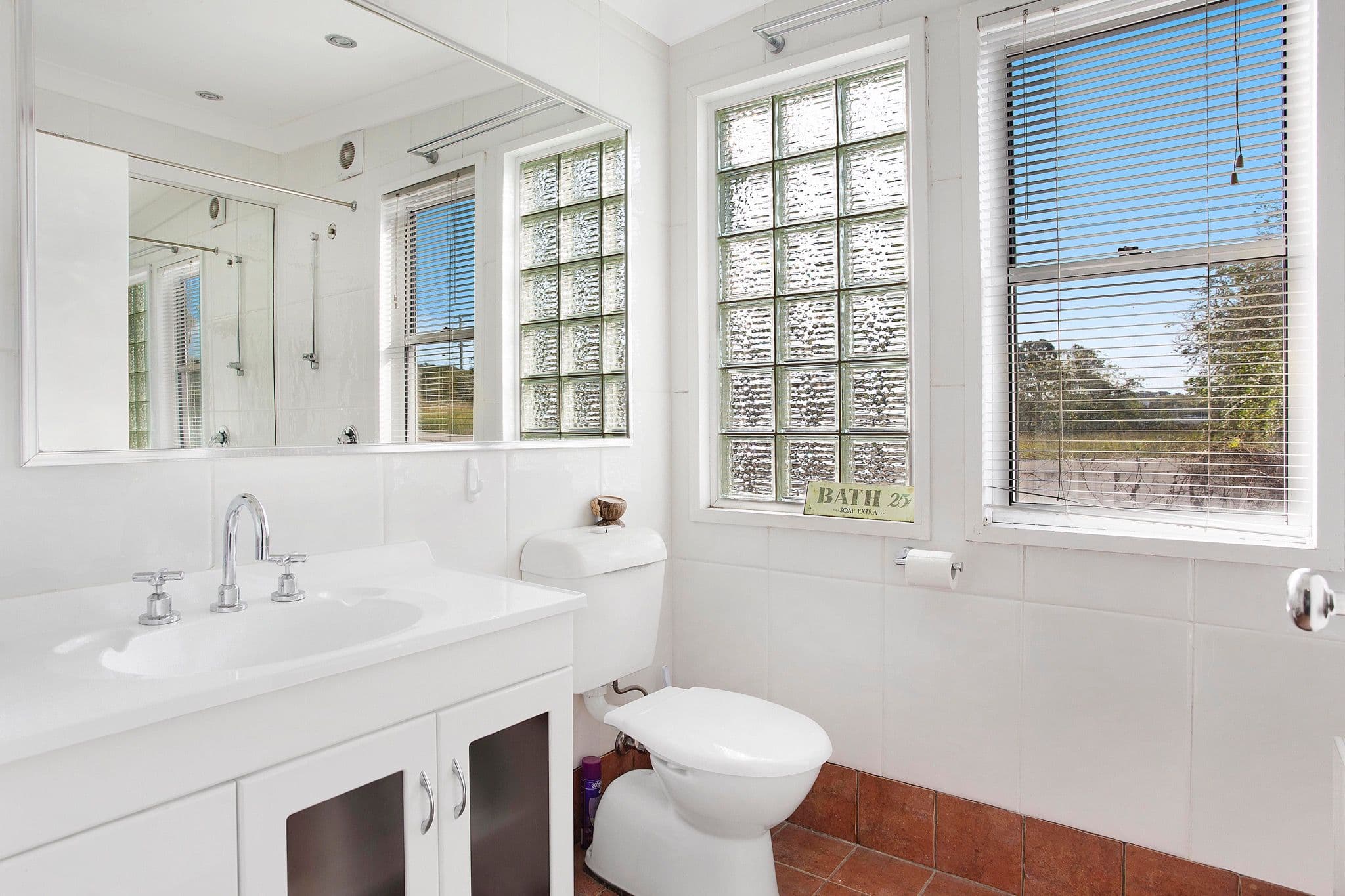 983 The Entrance Road, Forresters Beach - Thumbnail 7
