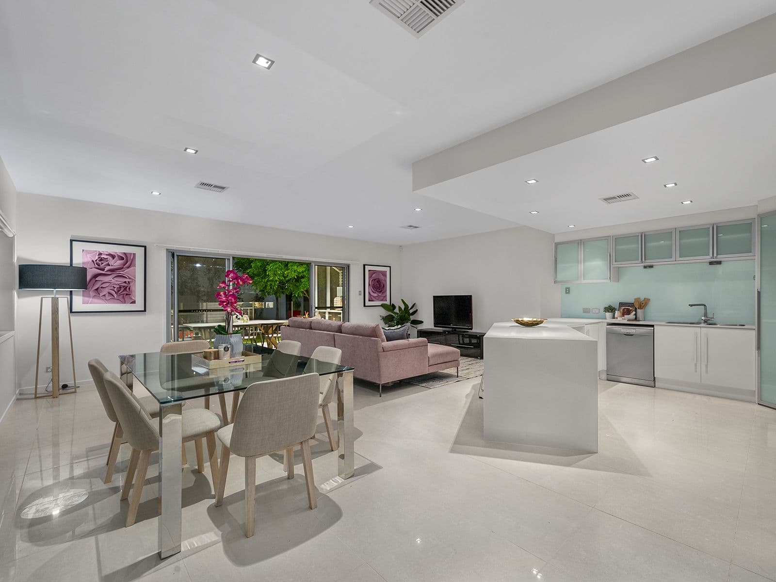 24 Addison Avenue, Bulimba QLD 4171, Bulimba - Thumbnail 2